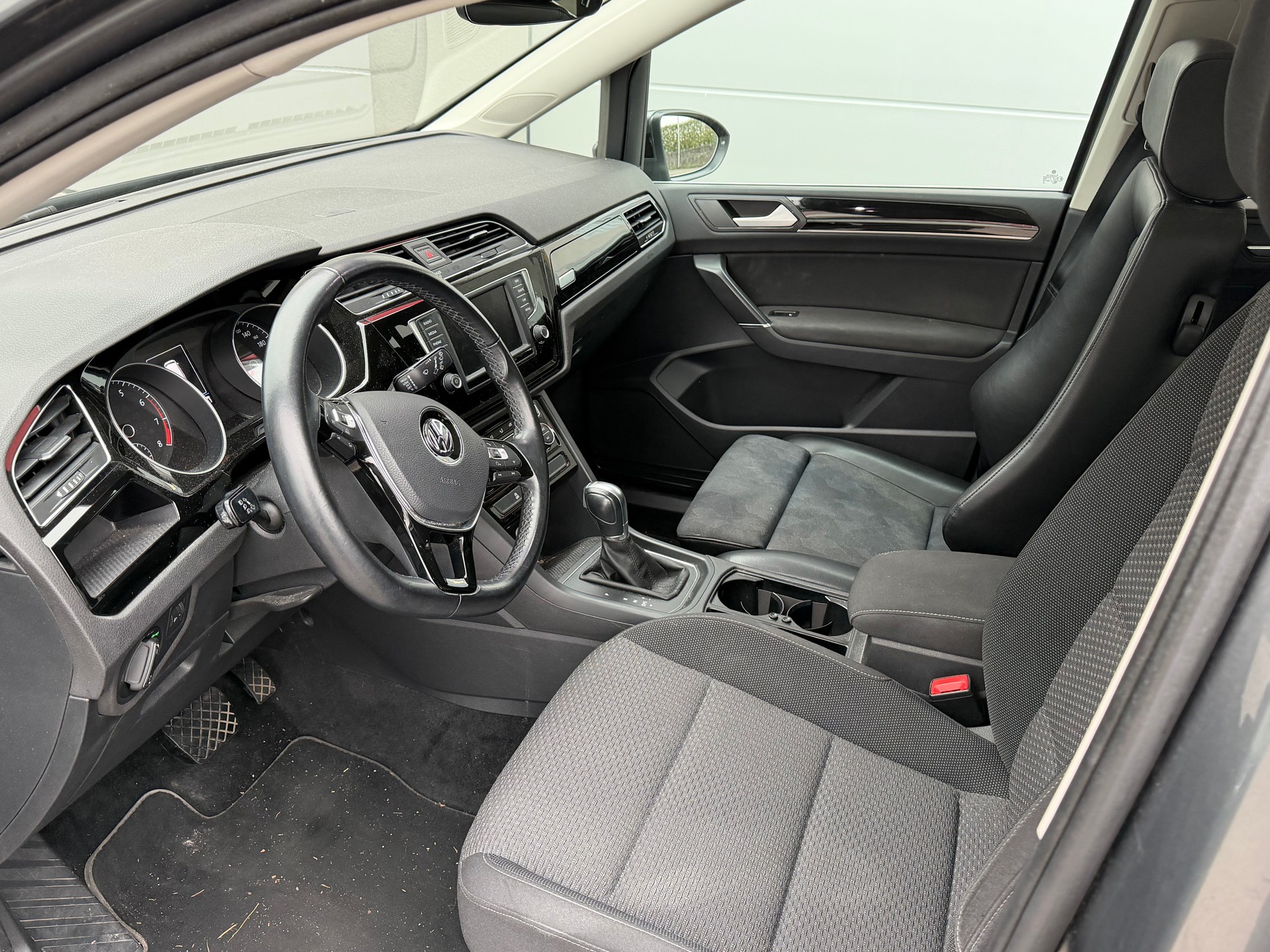 VW Touran 1.4 TSI BlueMotion Technology Trendline DSG-image-4