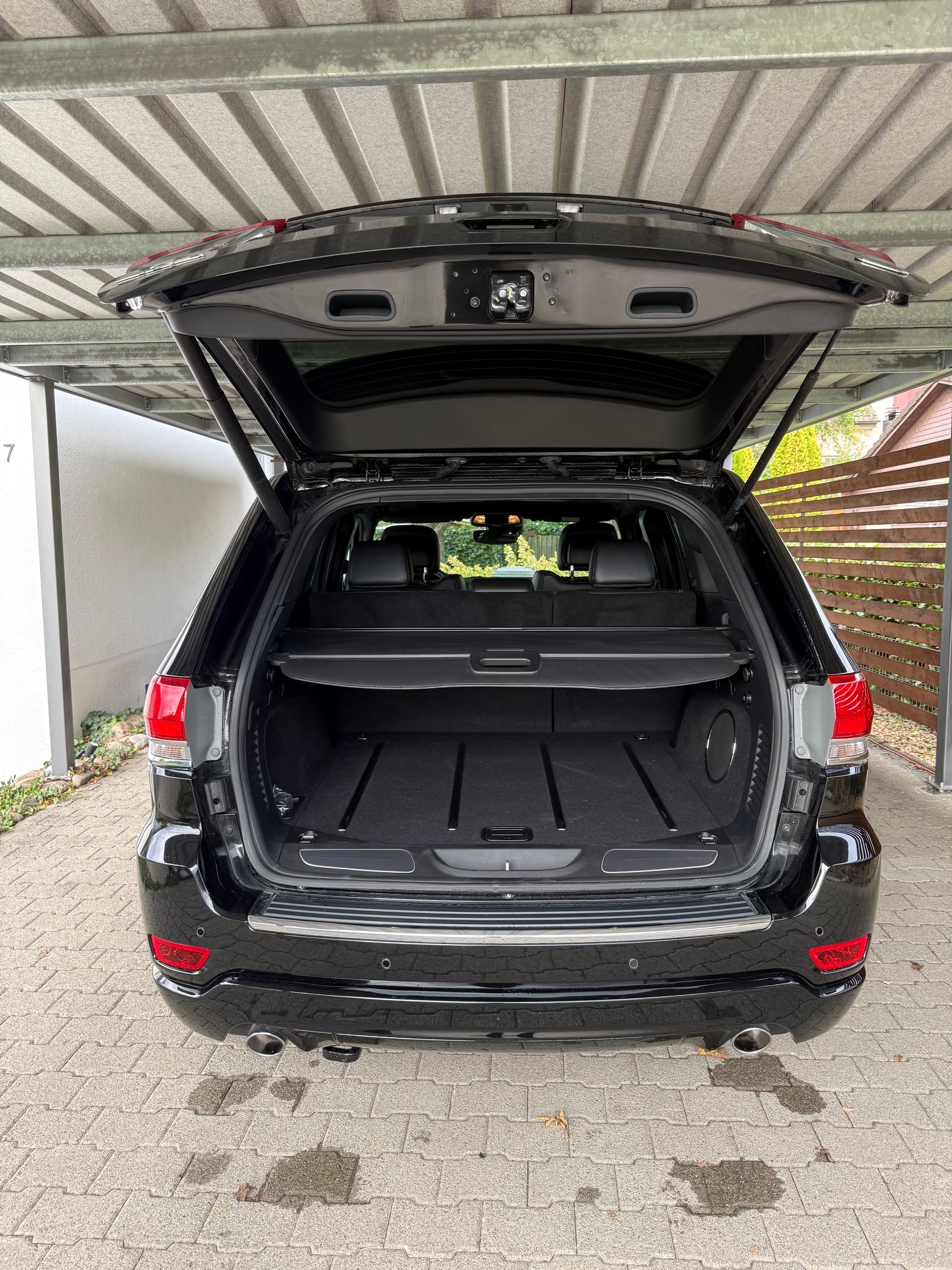 JEEP 5.7 V8 HEMI Overland-image-5