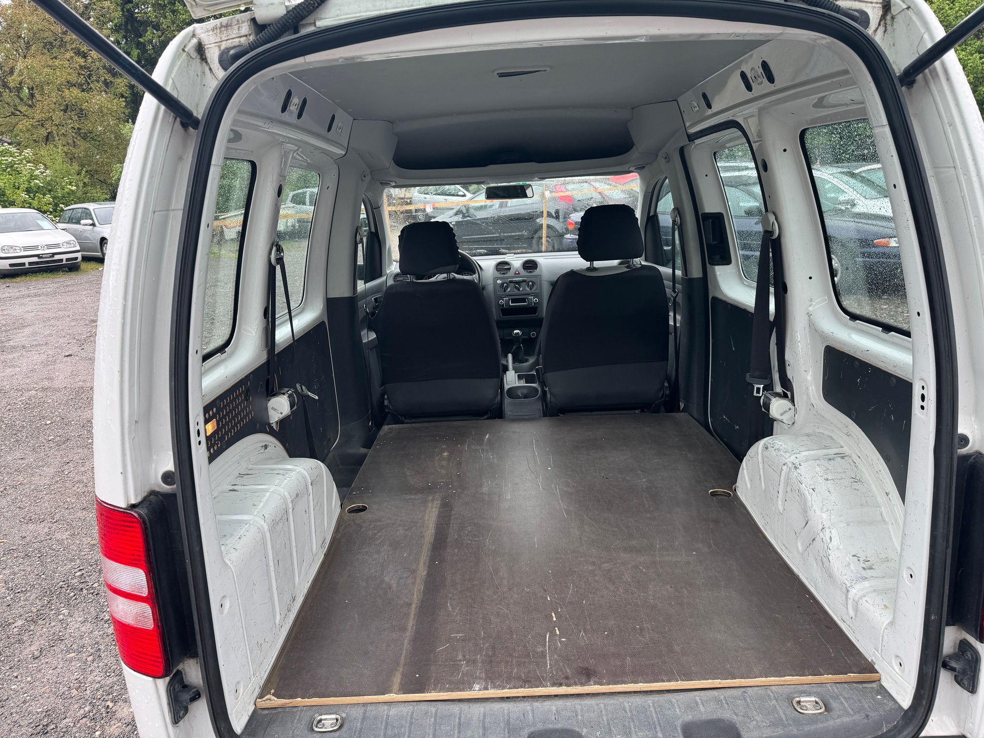 VW Caddy 1.6 TDI BlueMotion Technology-image-8
