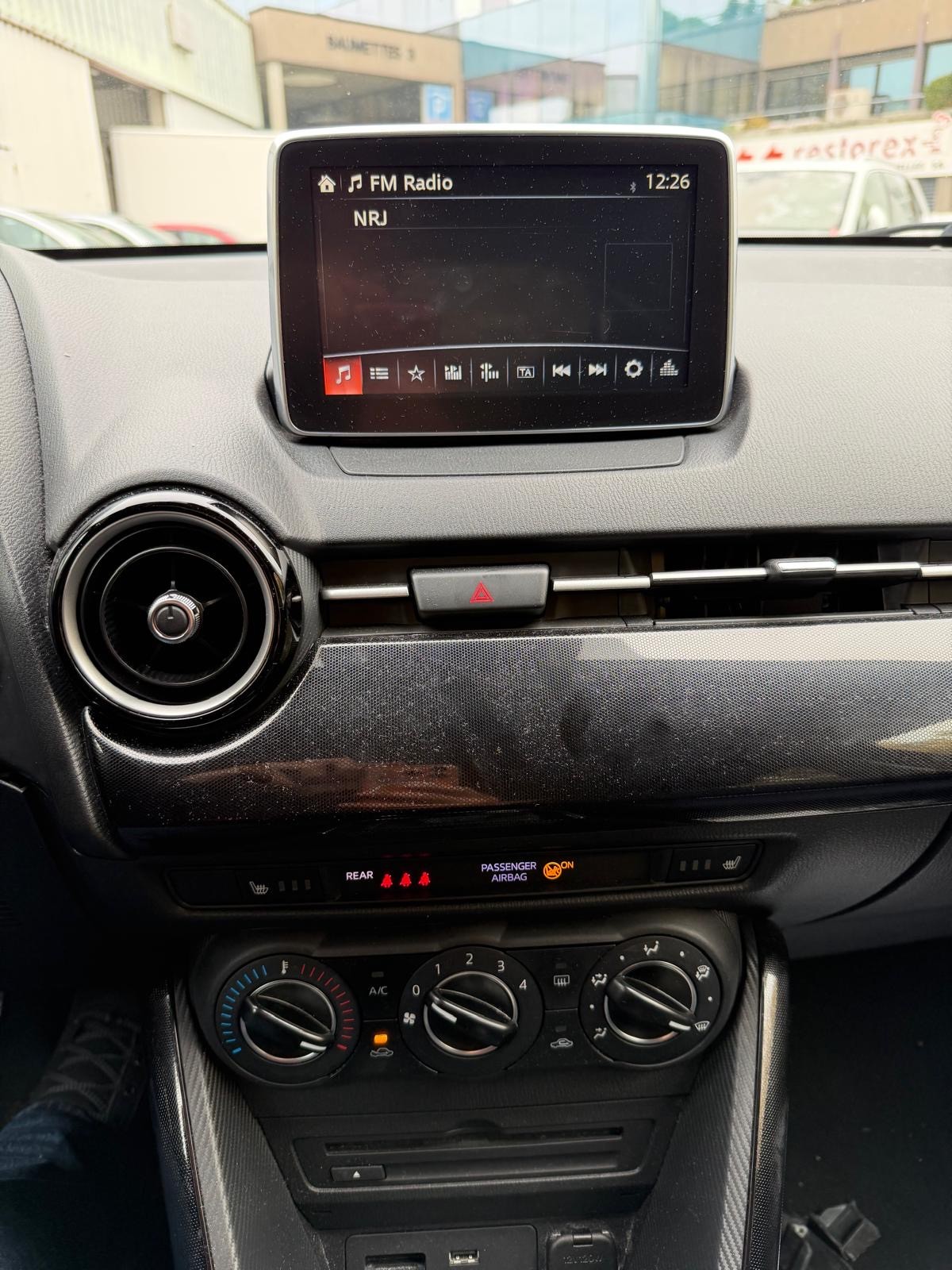 MAZDA 2 1.5i 16V Skyactiv-G Swiss Edition-image-12