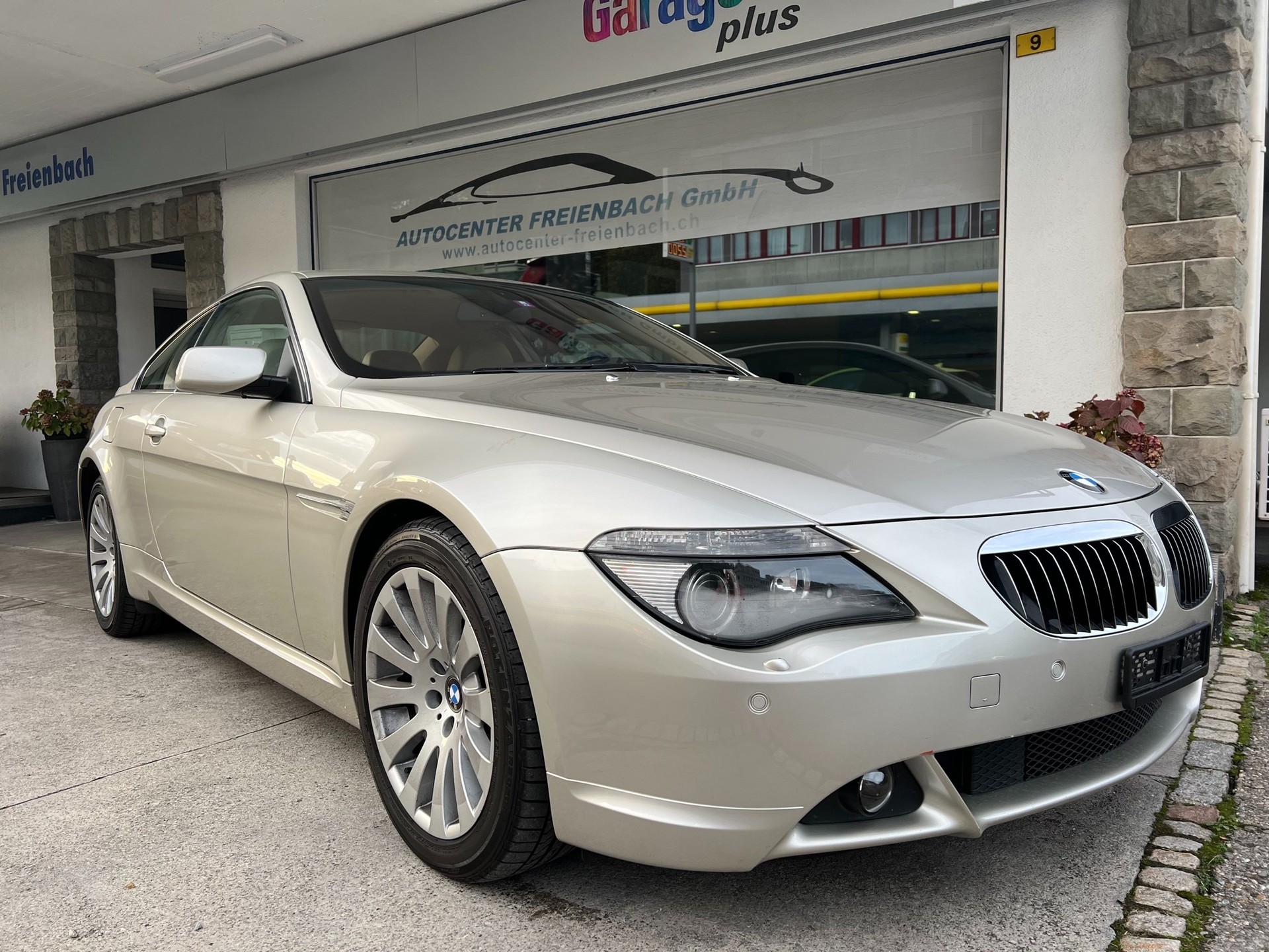 BMW 645i-image-2