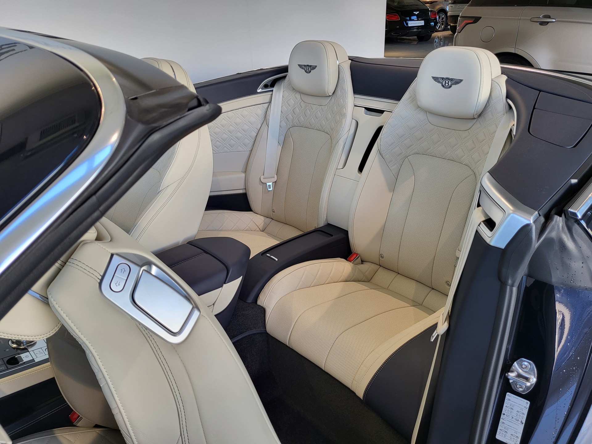 BENTLEY Continental GTC 4.0 V8-image-5