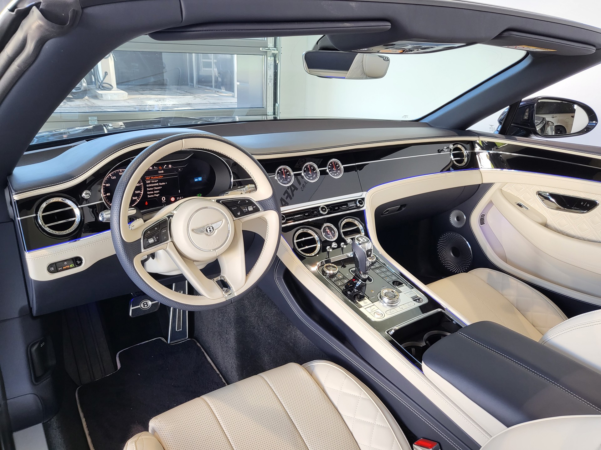 BENTLEY Continental GTC 4.0 V8-image-3