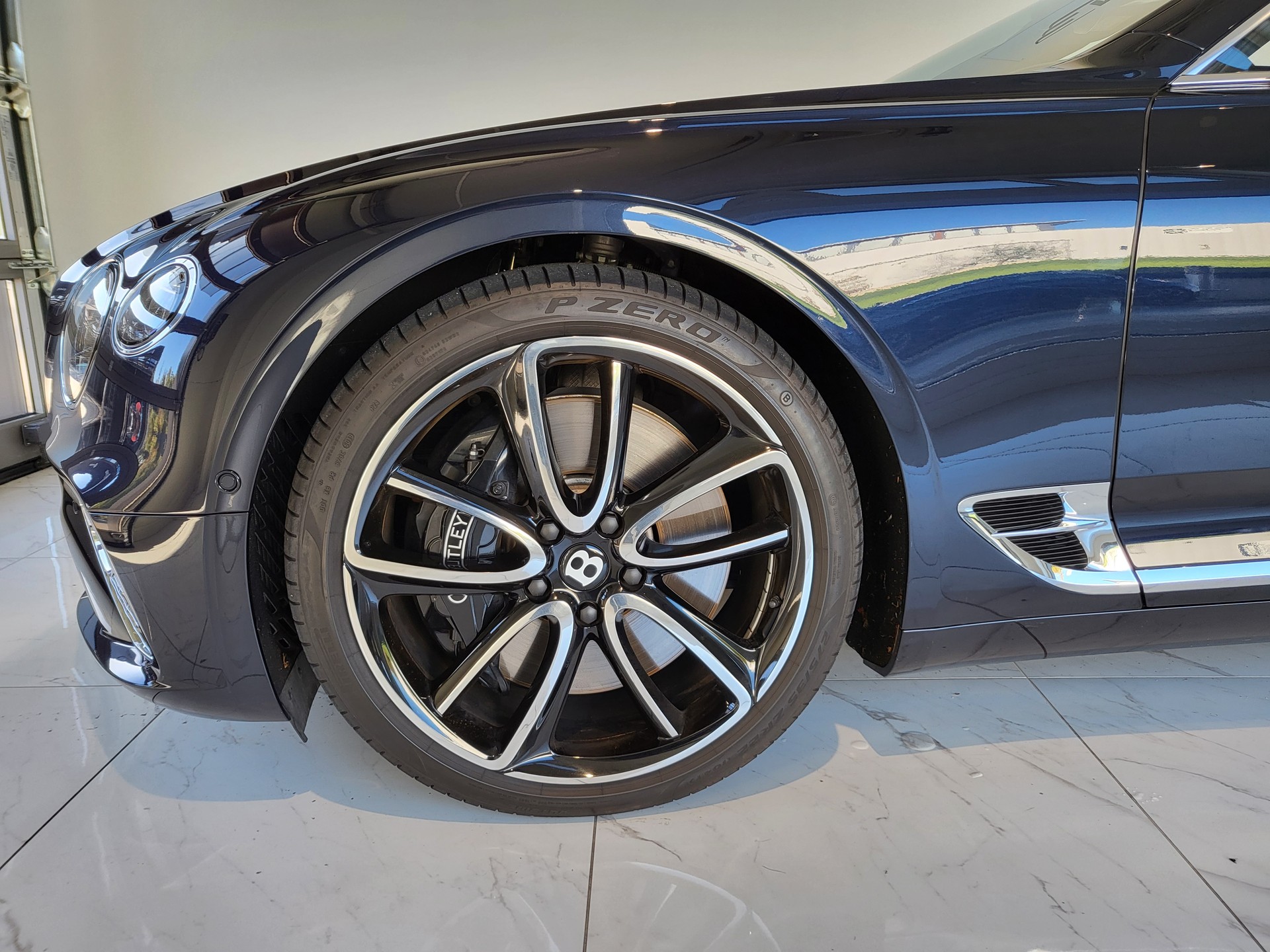 BENTLEY Continental GTC 4.0 V8-image-9
