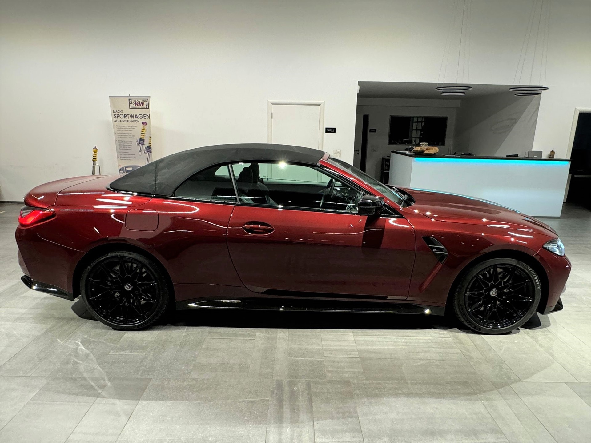 BMW M4 Cabrio Competition M xDrive-image-10