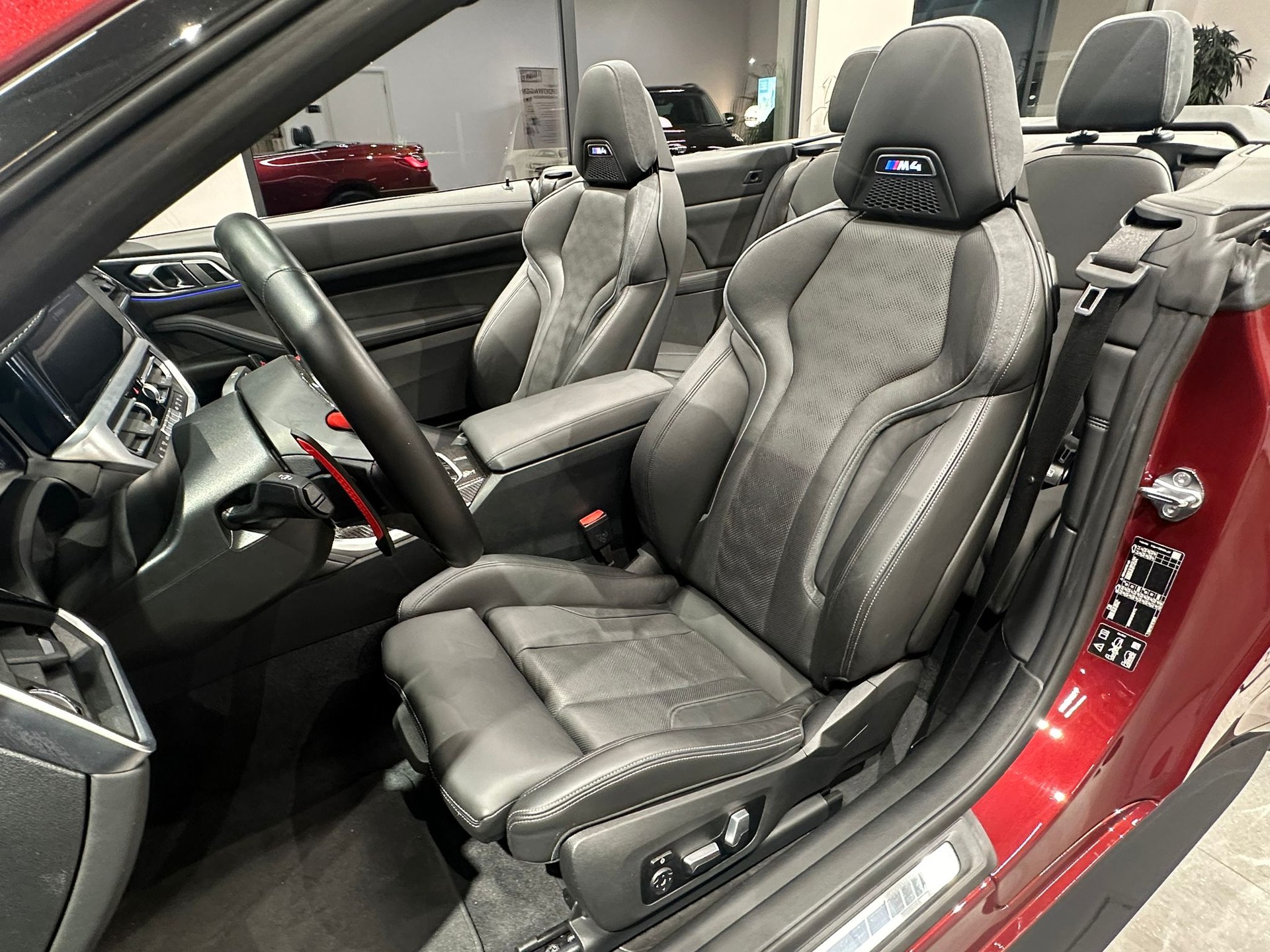 BMW M4 Cabrio Competition M xDrive-image-13