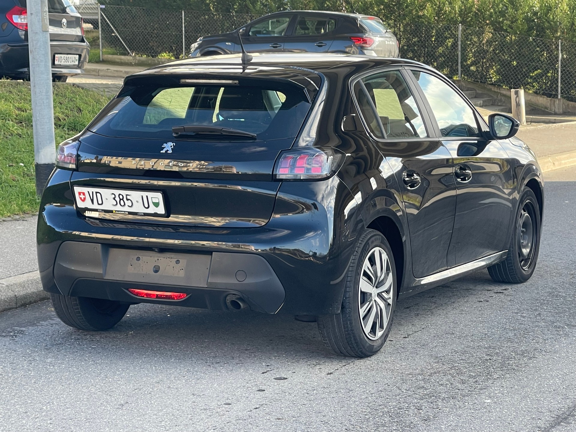 PEUGEOT 208 1.2 PureTech Active-image-5