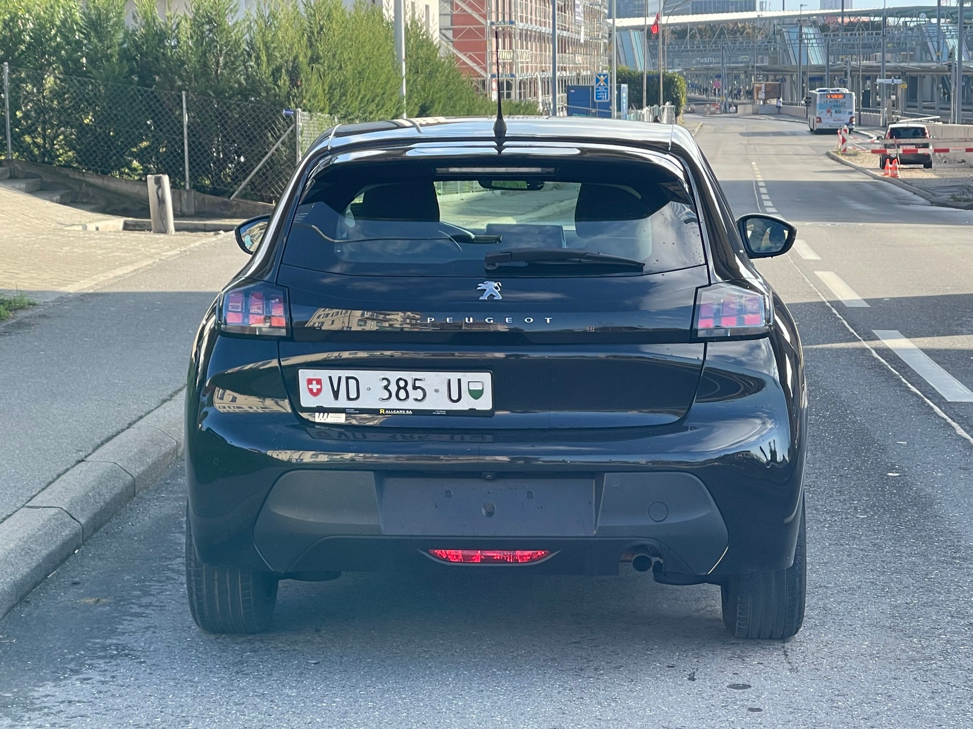 PEUGEOT 208 1.2 PureTech Active-image-6
