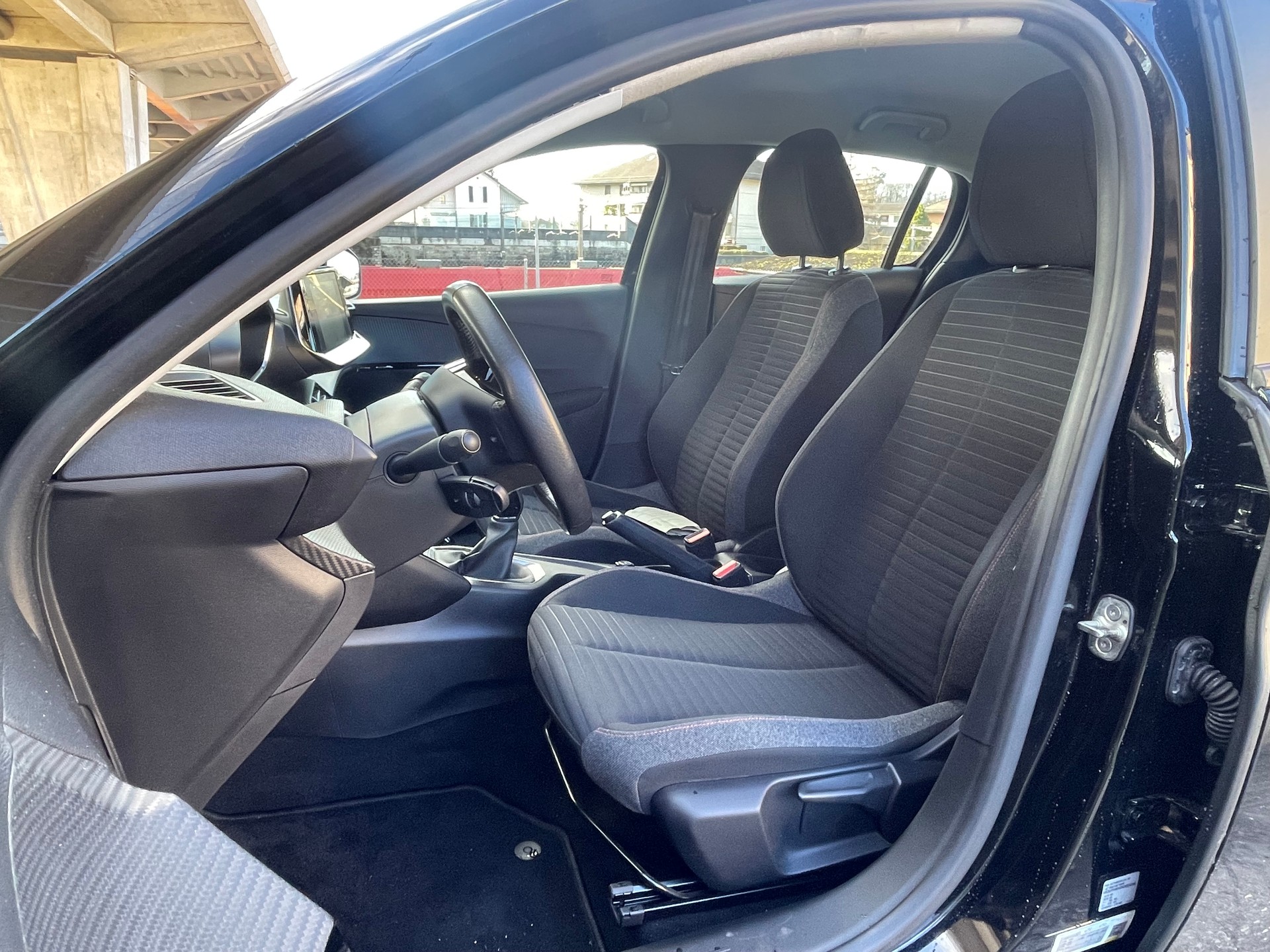 PEUGEOT 208 1.2 PureTech Active-image-8