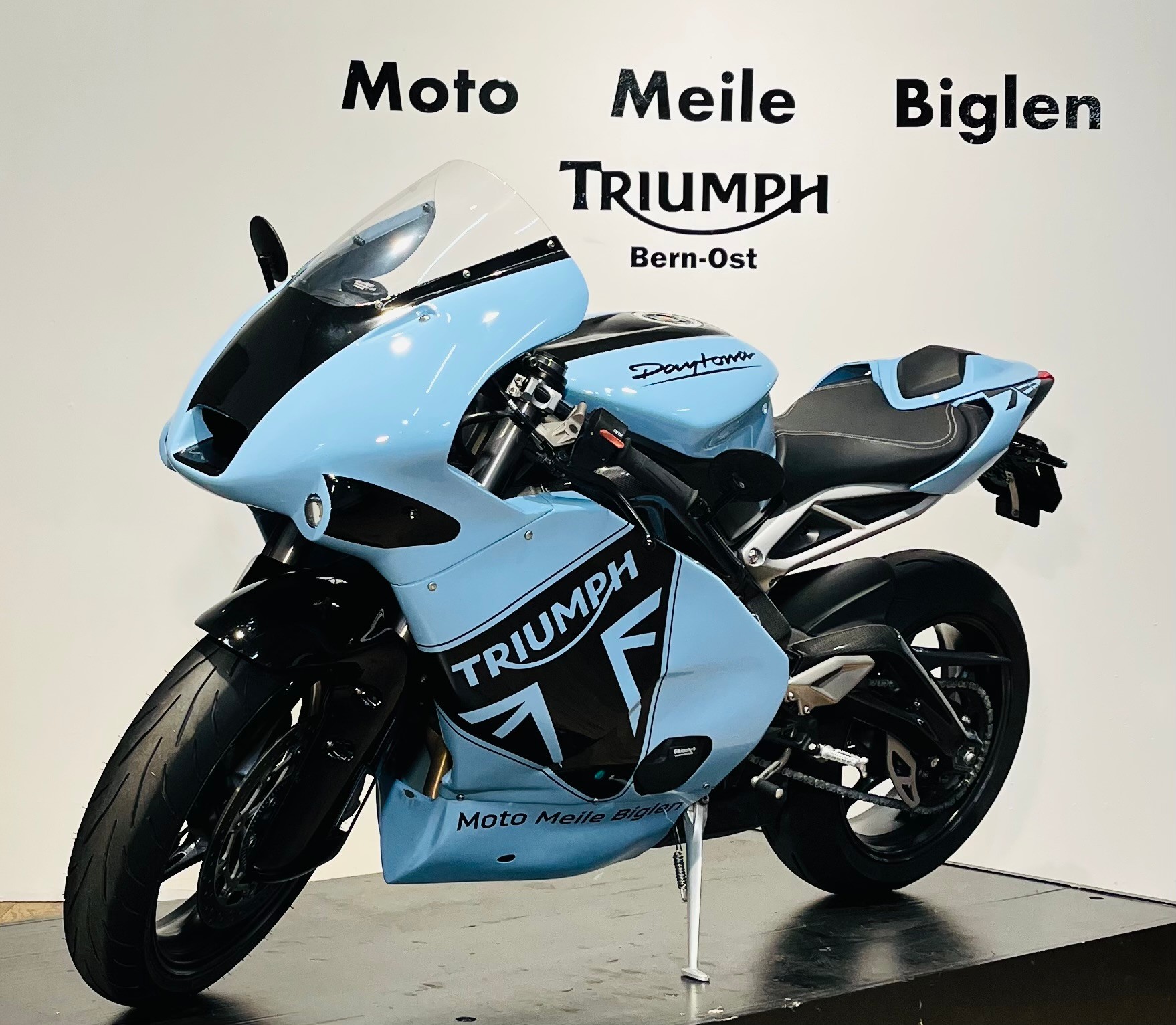TRIUMPH Street Triple RS 765 ABS-showroom-element-2