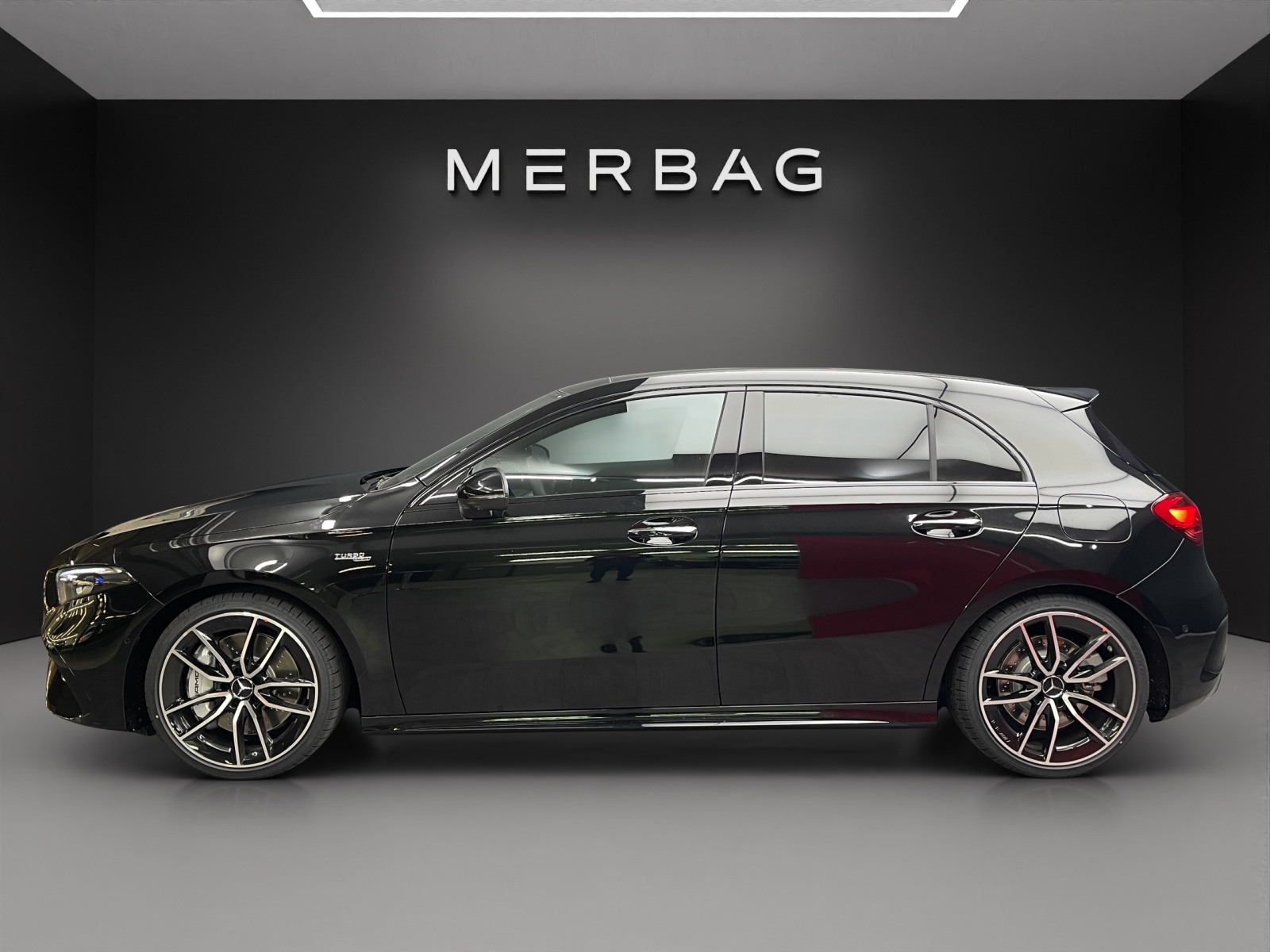 MERCEDES-BENZ A 35 AMG 4Matic 8G-DCT-image-2