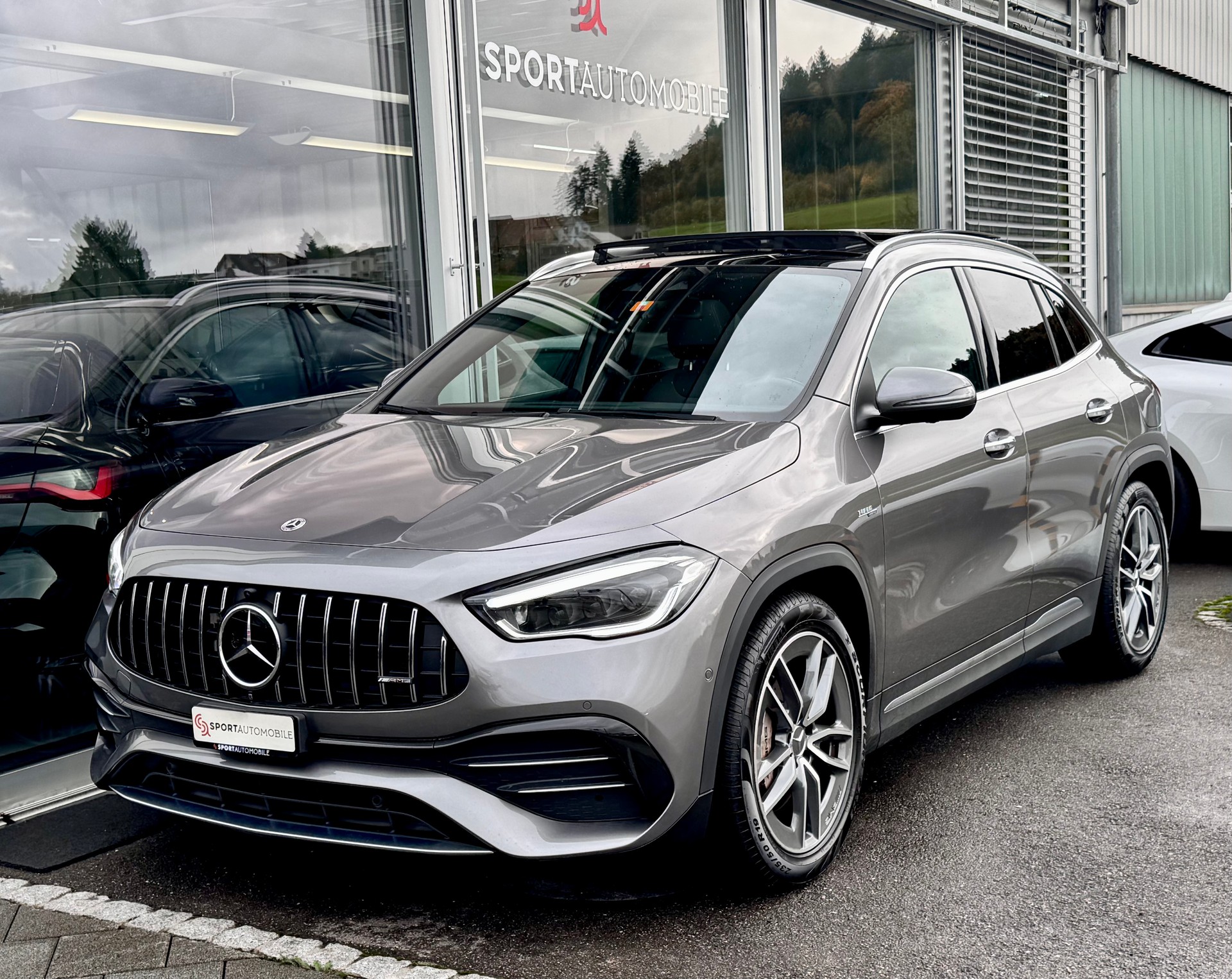 MERCEDES-BENZ GLA 35 AMG 4Matic 8G-Speedshift DCT-showroom-element-2