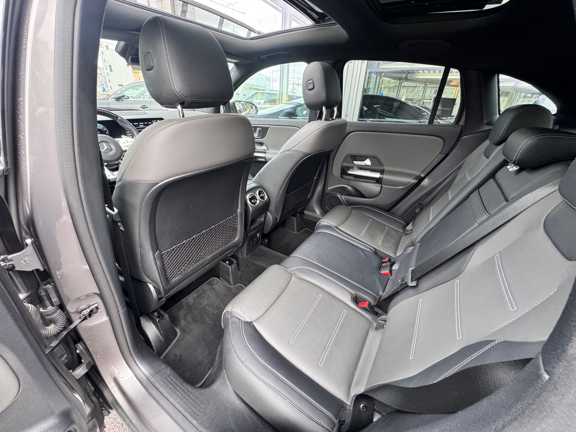 MERCEDES-BENZ GLA 35 AMG 4Matic 8G-Speedshift DCT-image-10