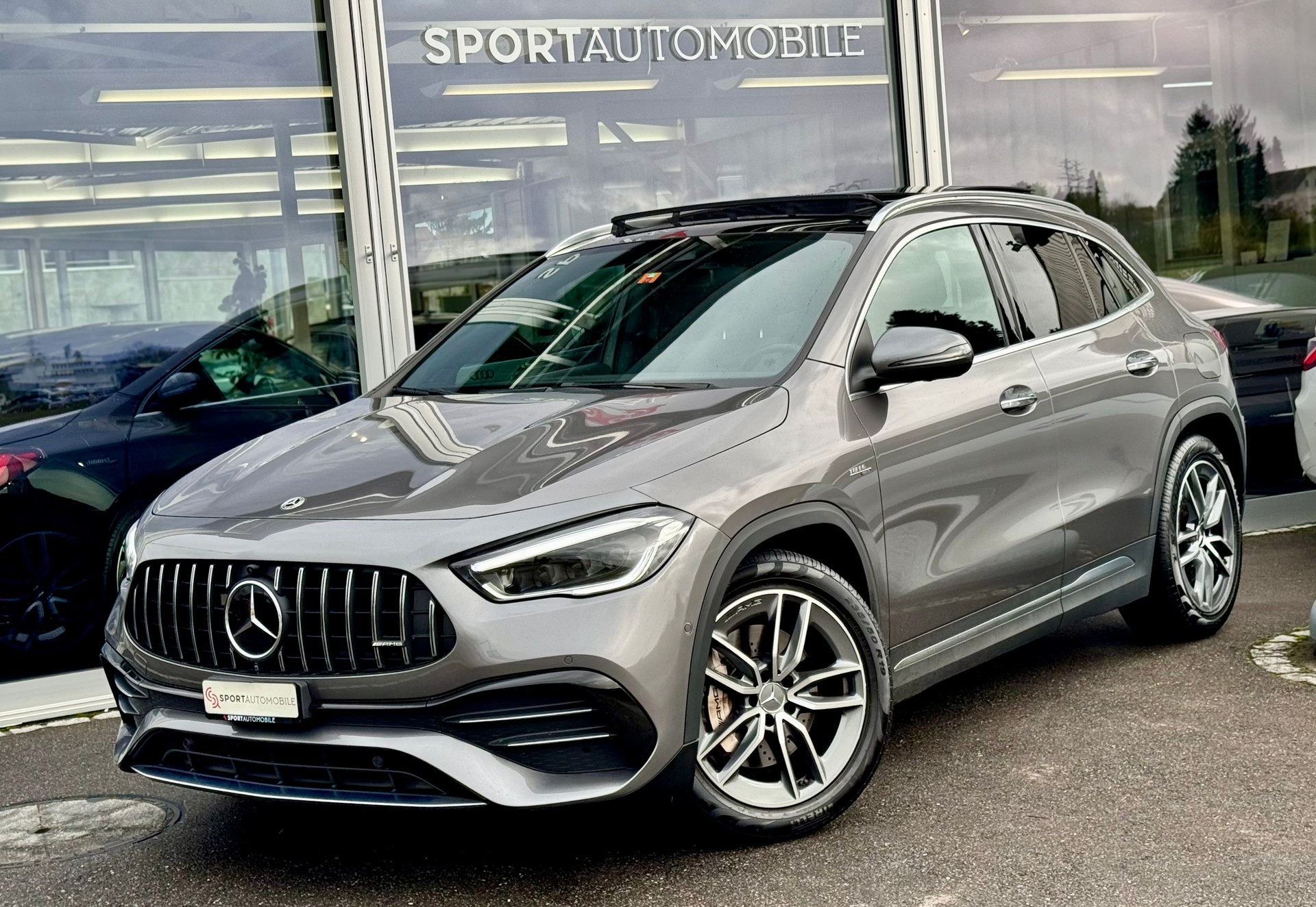 MERCEDES-BENZ GLA 35 AMG 4Matic 8G-Speedshift DCT-showroom-element-1