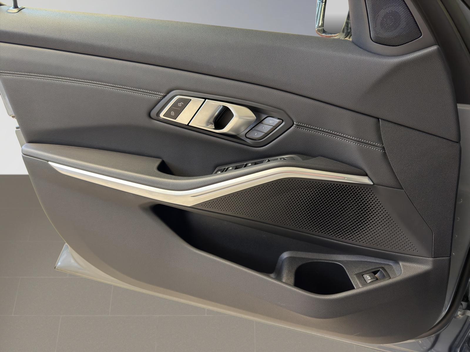 BMW 320d xDrive-image-14