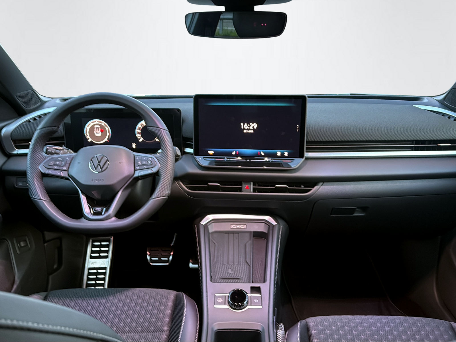 VW T-Roc 1.5 eTSI R-Line DSG-image-9