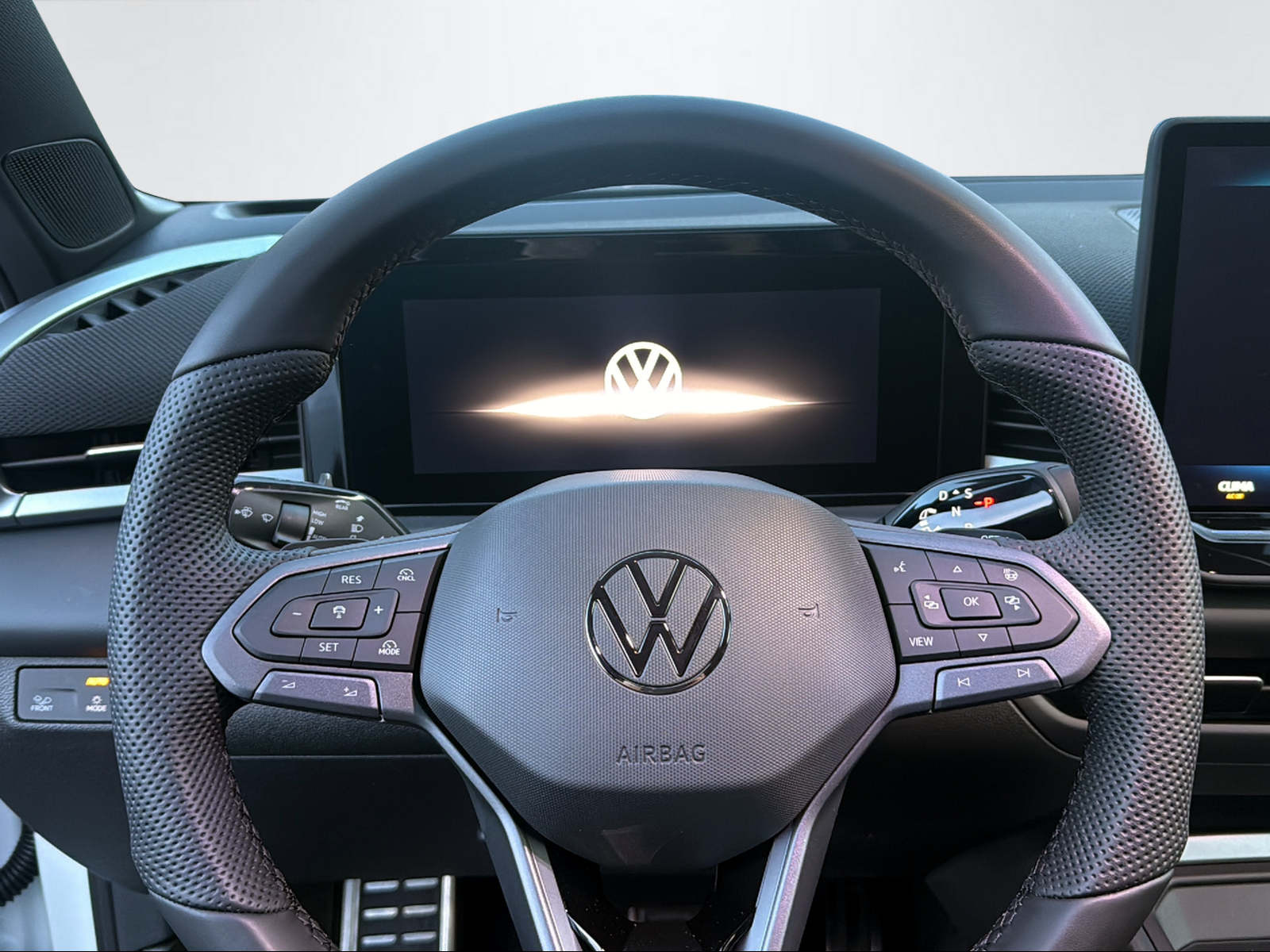VW T-Roc 1.5 eTSI R-Line DSG-image-11