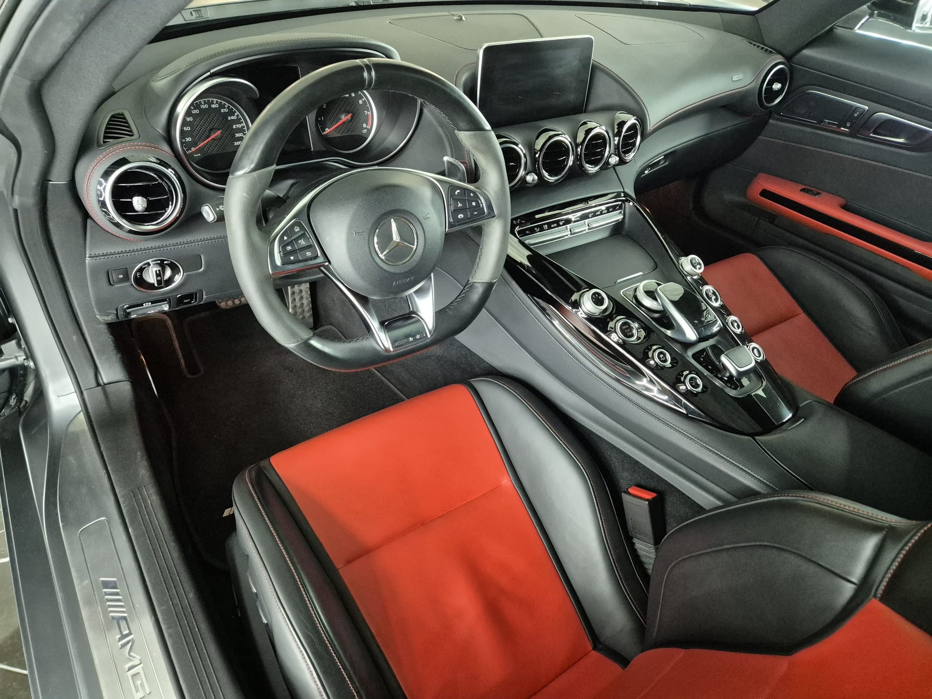 MERCEDES-BENZ AMG GT Speedshift DCT-image-18