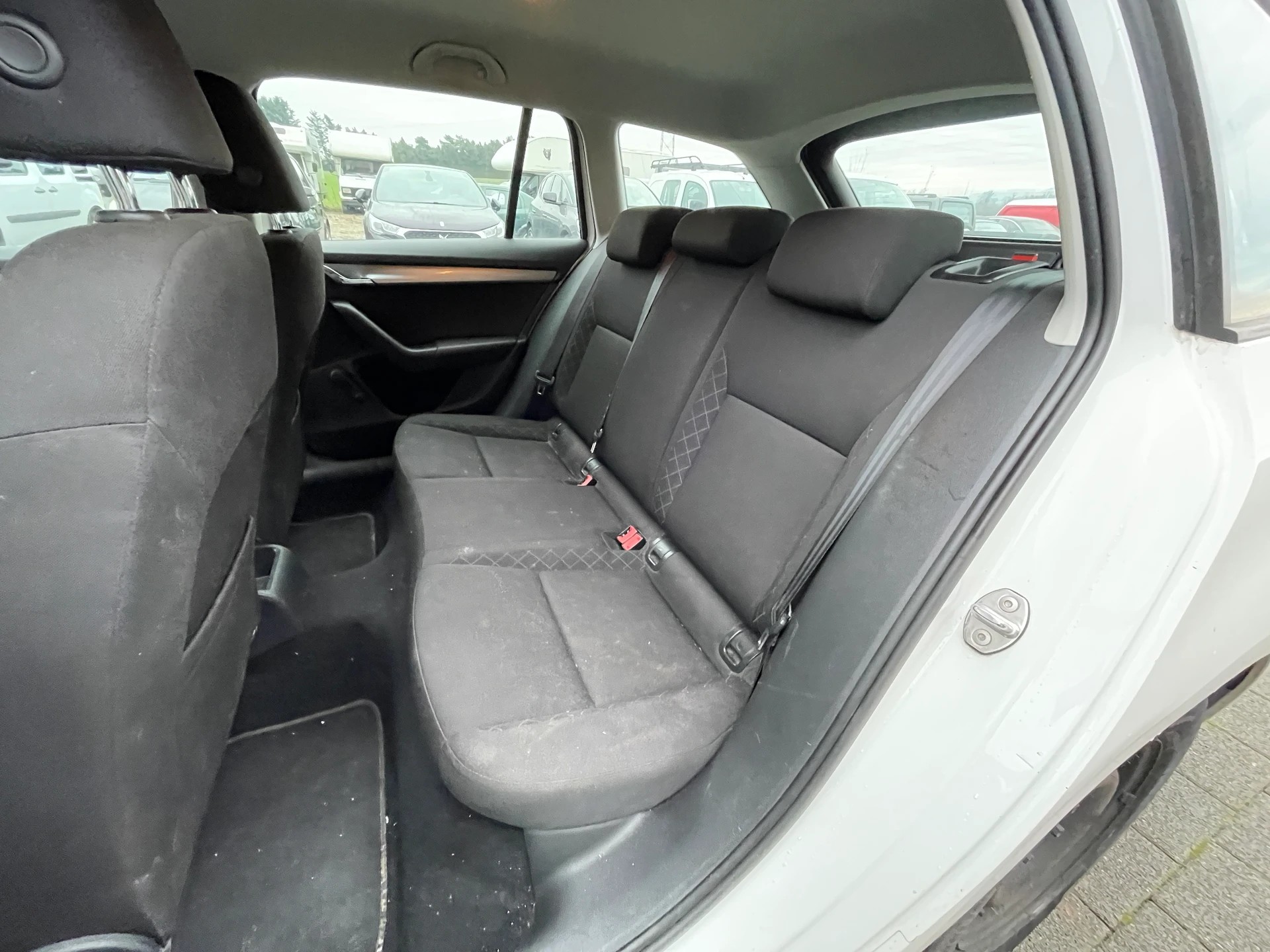 SKODA Octavia Combi 1.0 TSI Active-image-11