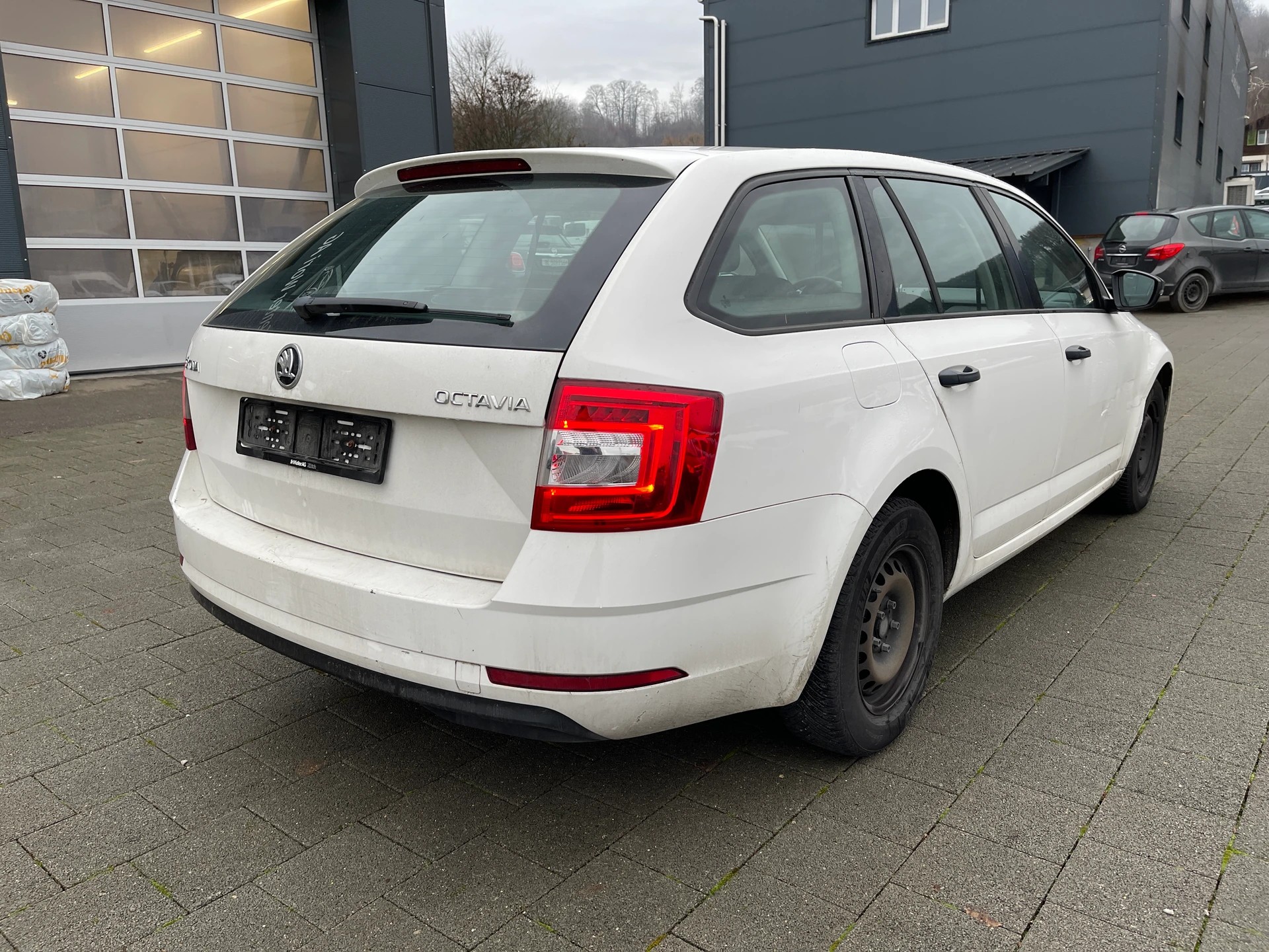 SKODA Octavia Combi 1.0 TSI Active-image-3