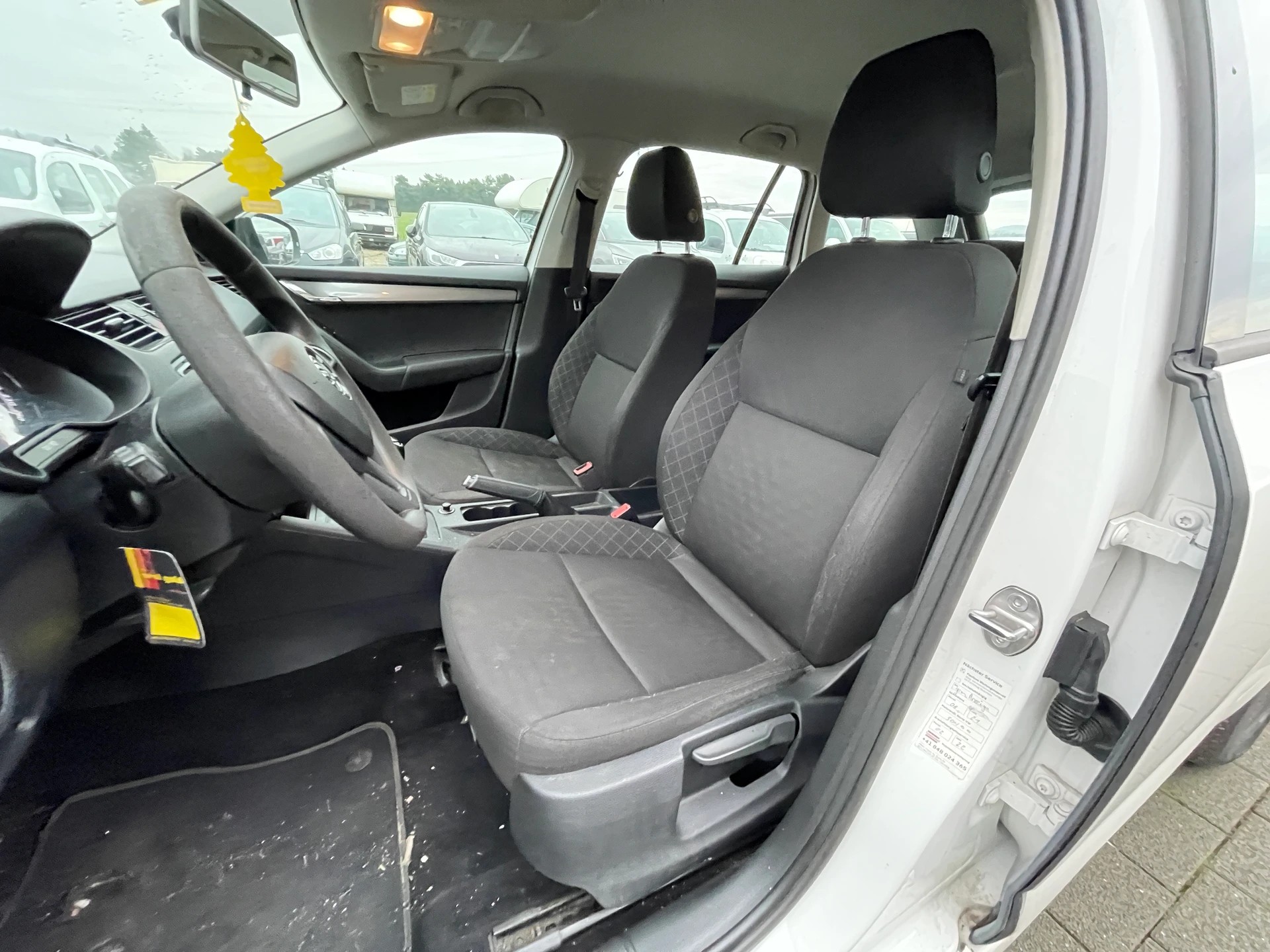 SKODA Octavia Combi 1.0 TSI Active-image-10