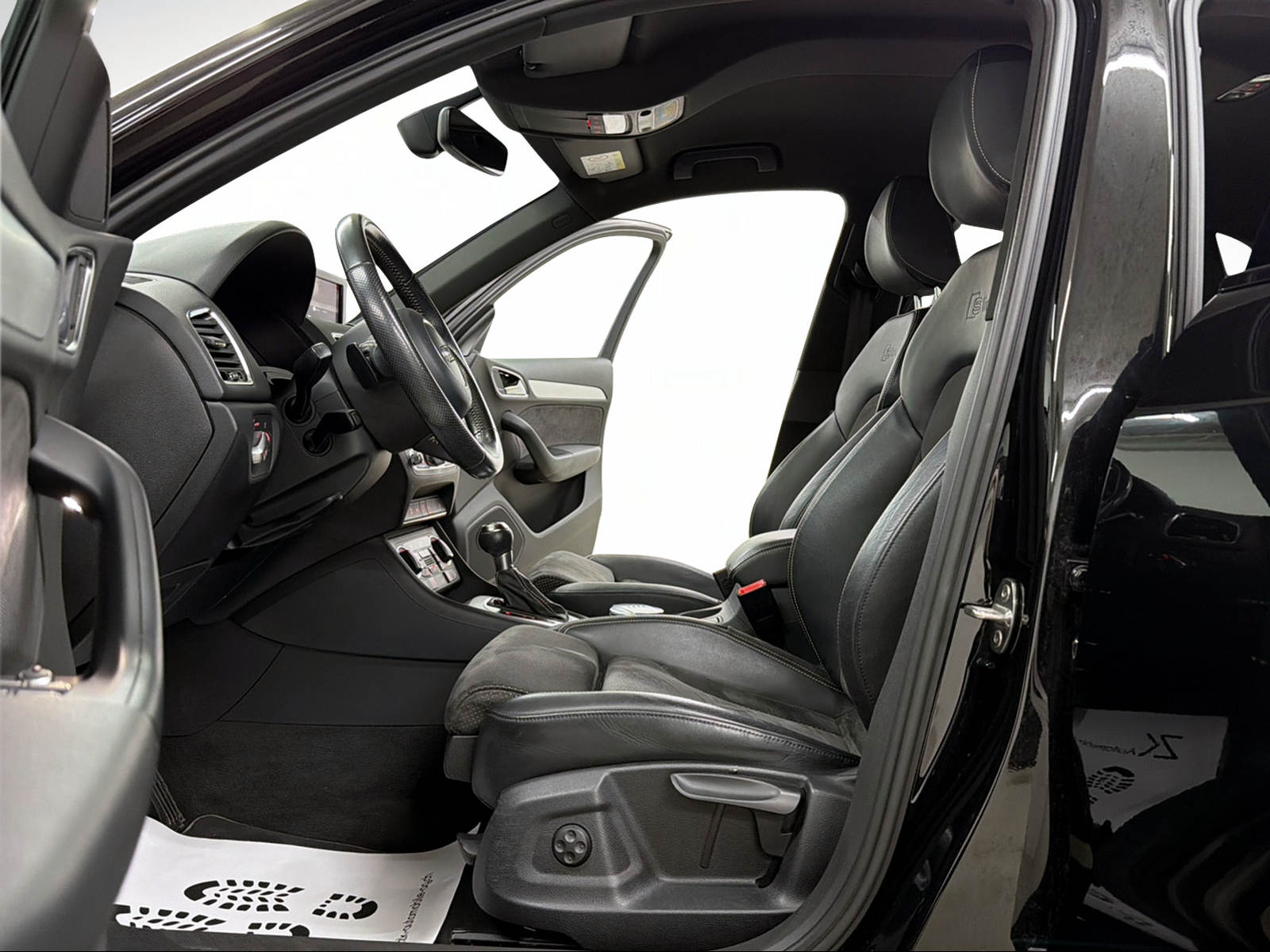 AUDI Q3 2.0 TDI 184PS S-Line Sport (Midnight Black) quattro S-tronic-image-5