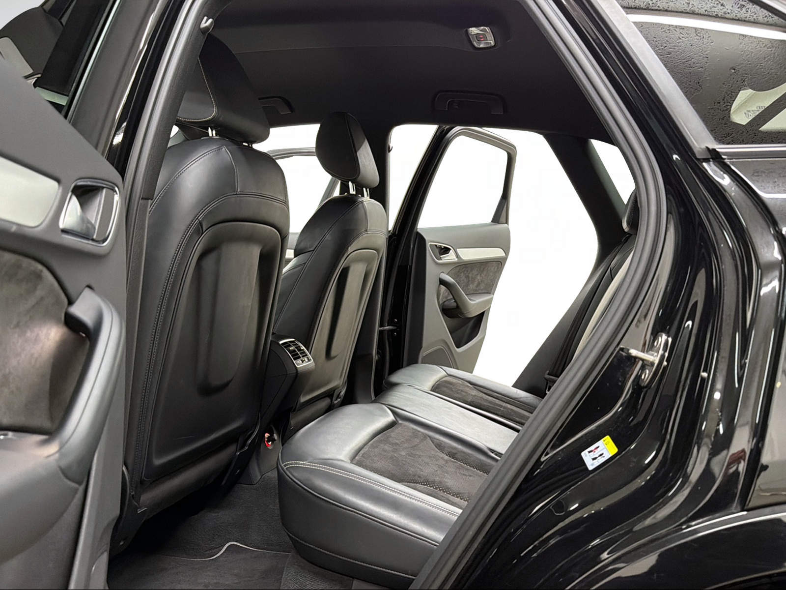 AUDI Q3 2.0 TDI 184PS S-Line Sport (Midnight Black) quattro S-tronic-image-7