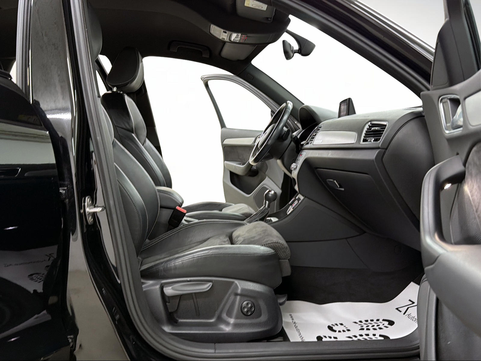 AUDI Q3 2.0 TDI 184PS S-Line Sport (Midnight Black) quattro S-tronic-image-8