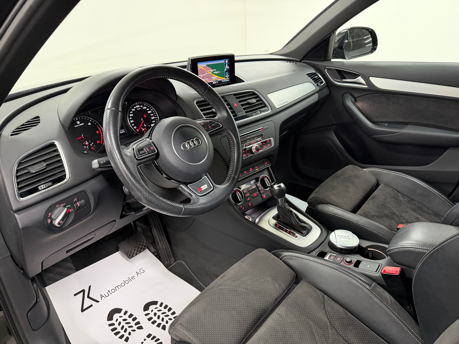 AUDI Q3 2.0 TDI 184PS S-Line Sport (Midnight Black) quattro S-tronic-image-6