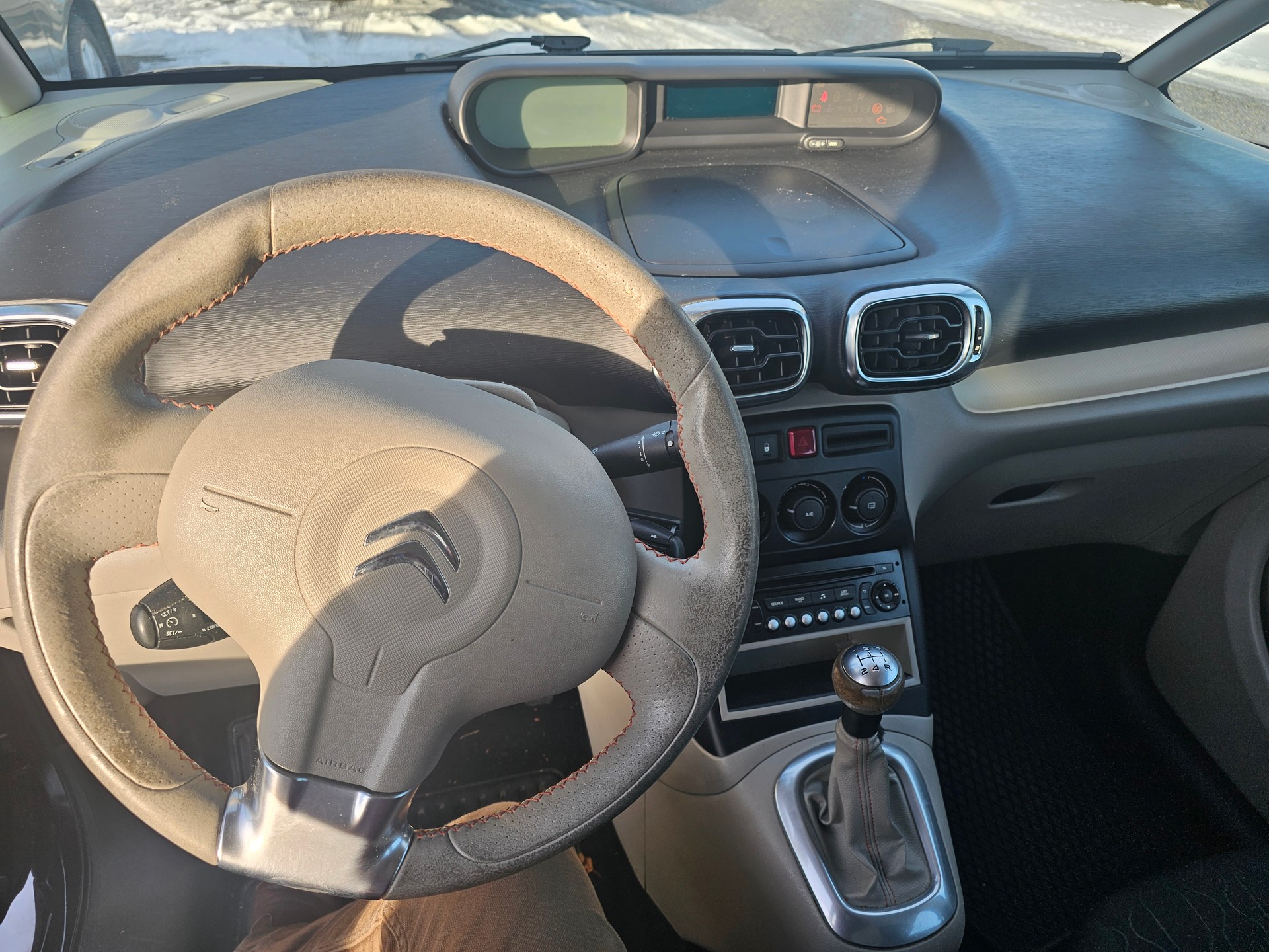 CITROEN C3 Picasso 1.6i 16V Séduction-image-9
