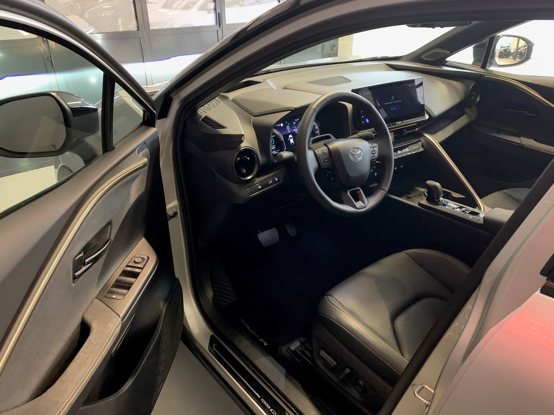 TOYOTA C-HR 2.0 HEV Style Premiere 4x4-image-7