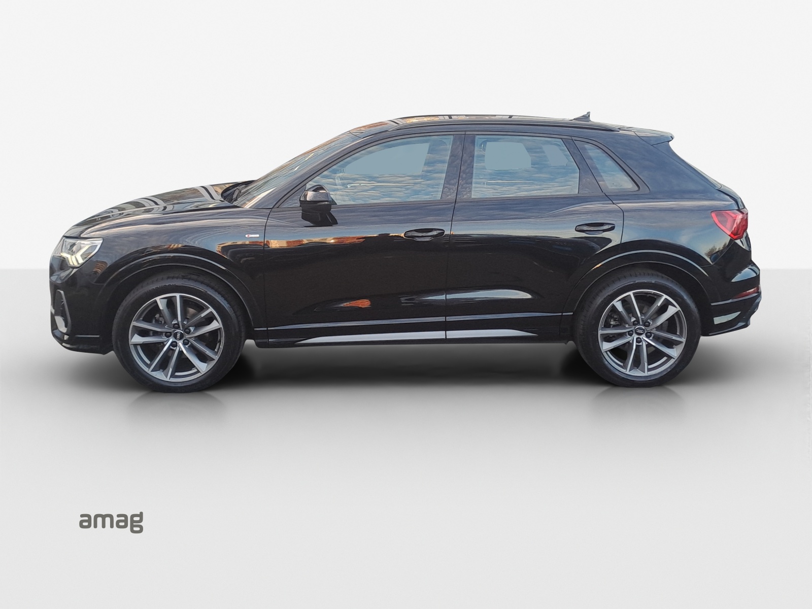 AUDI Q3 35 TFSI S line S-tronic-image-1