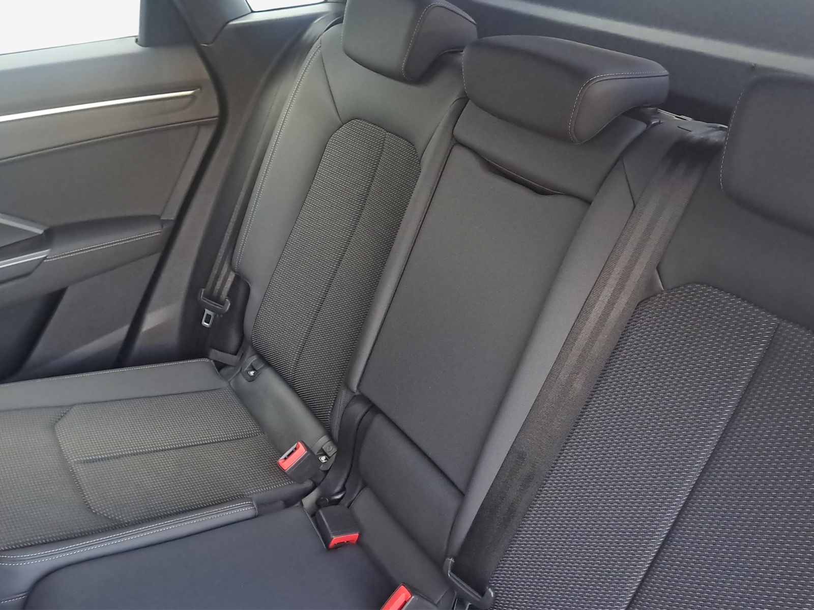 AUDI Q3 35 TFSI S line S-tronic-image-11