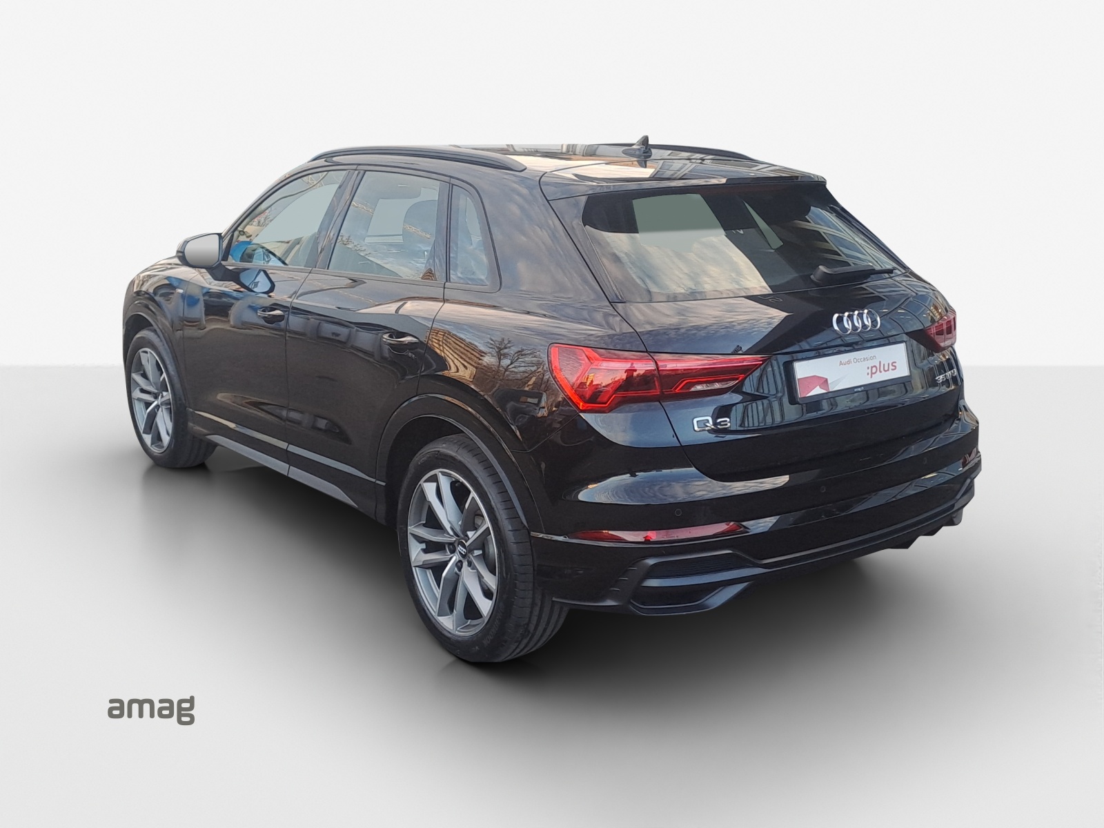 AUDI Q3 35 TFSI S line S-tronic-image-2
