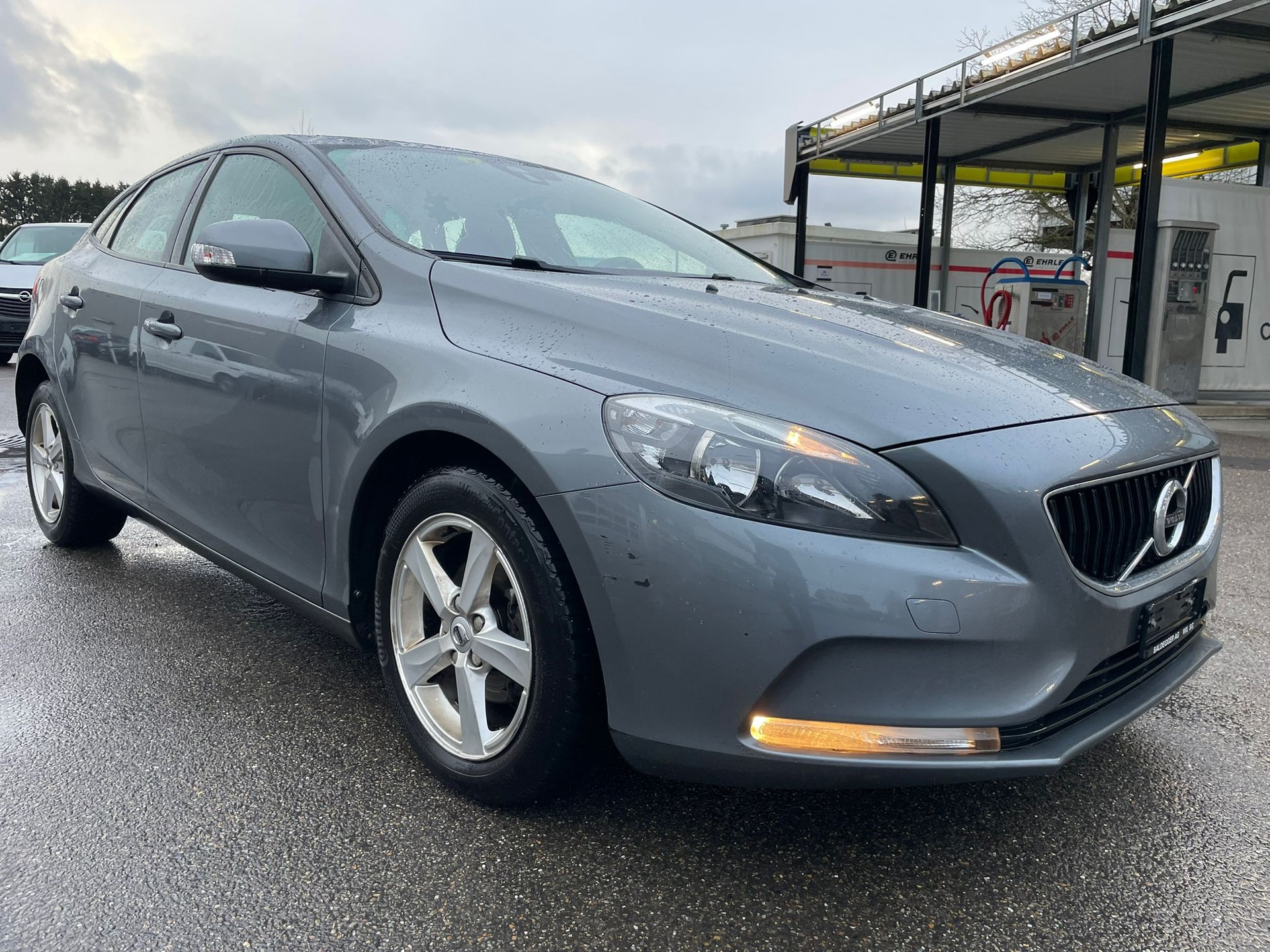 VOLVO V40 D2 Kinetic-image-0
