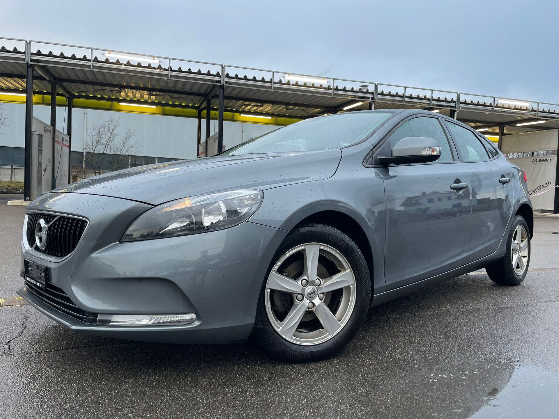 VOLVO V40 D2 Kinetic-image-1