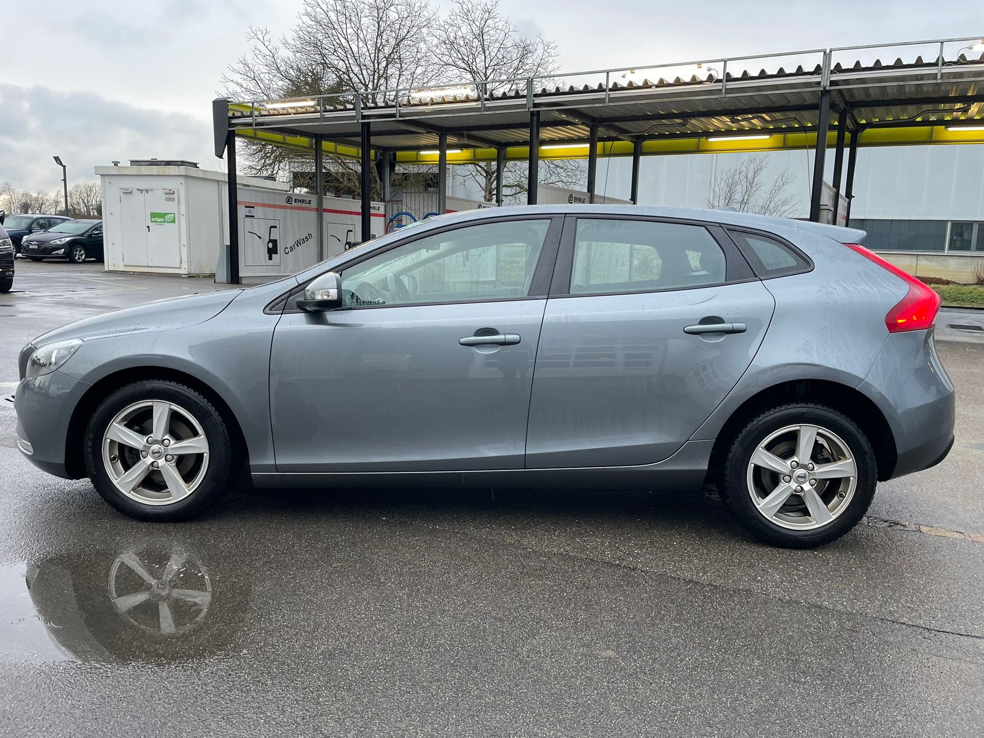 VOLVO V40 D2 Kinetic-image-4