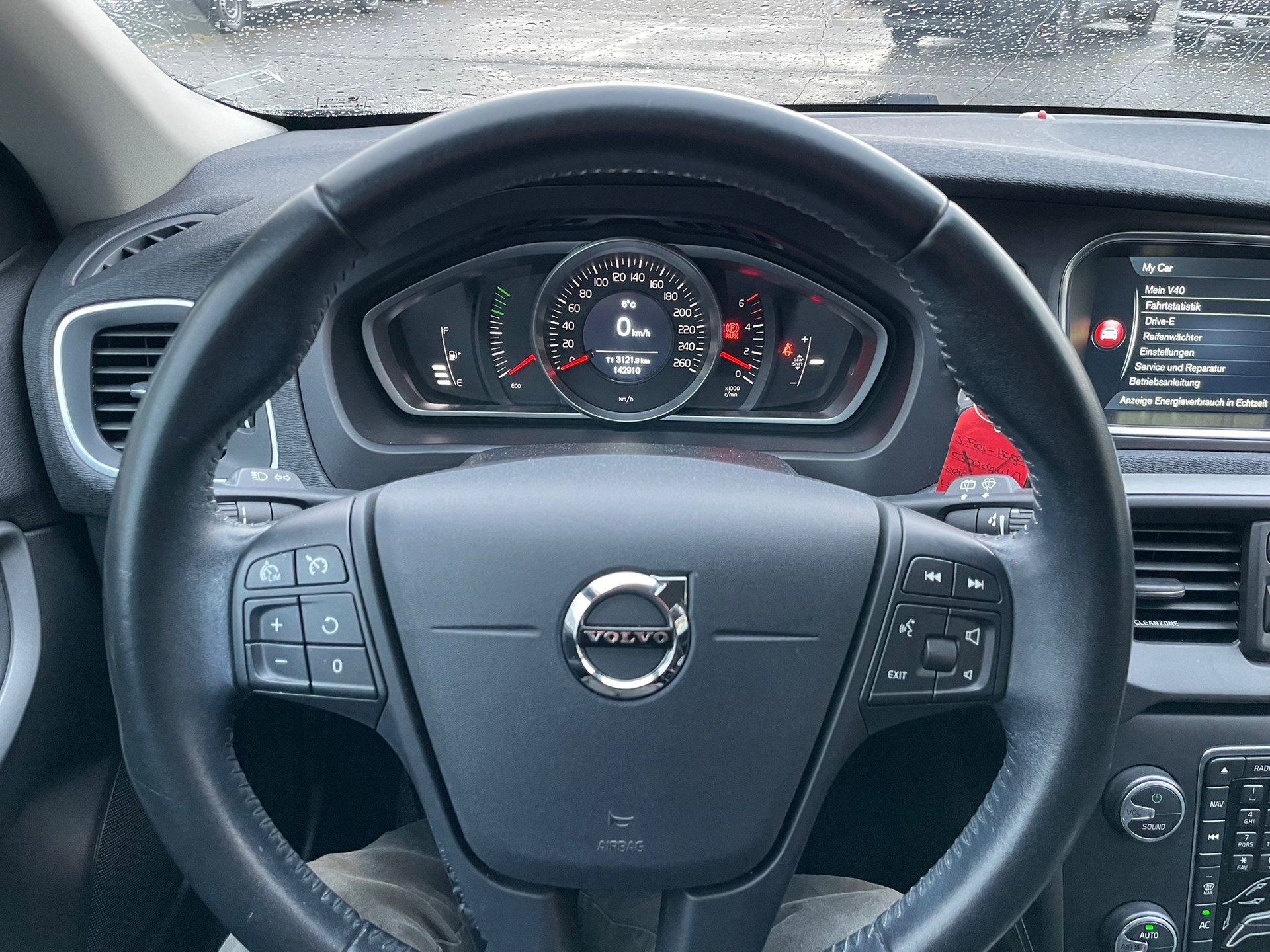 VOLVO V40 D2 Kinetic-image-15