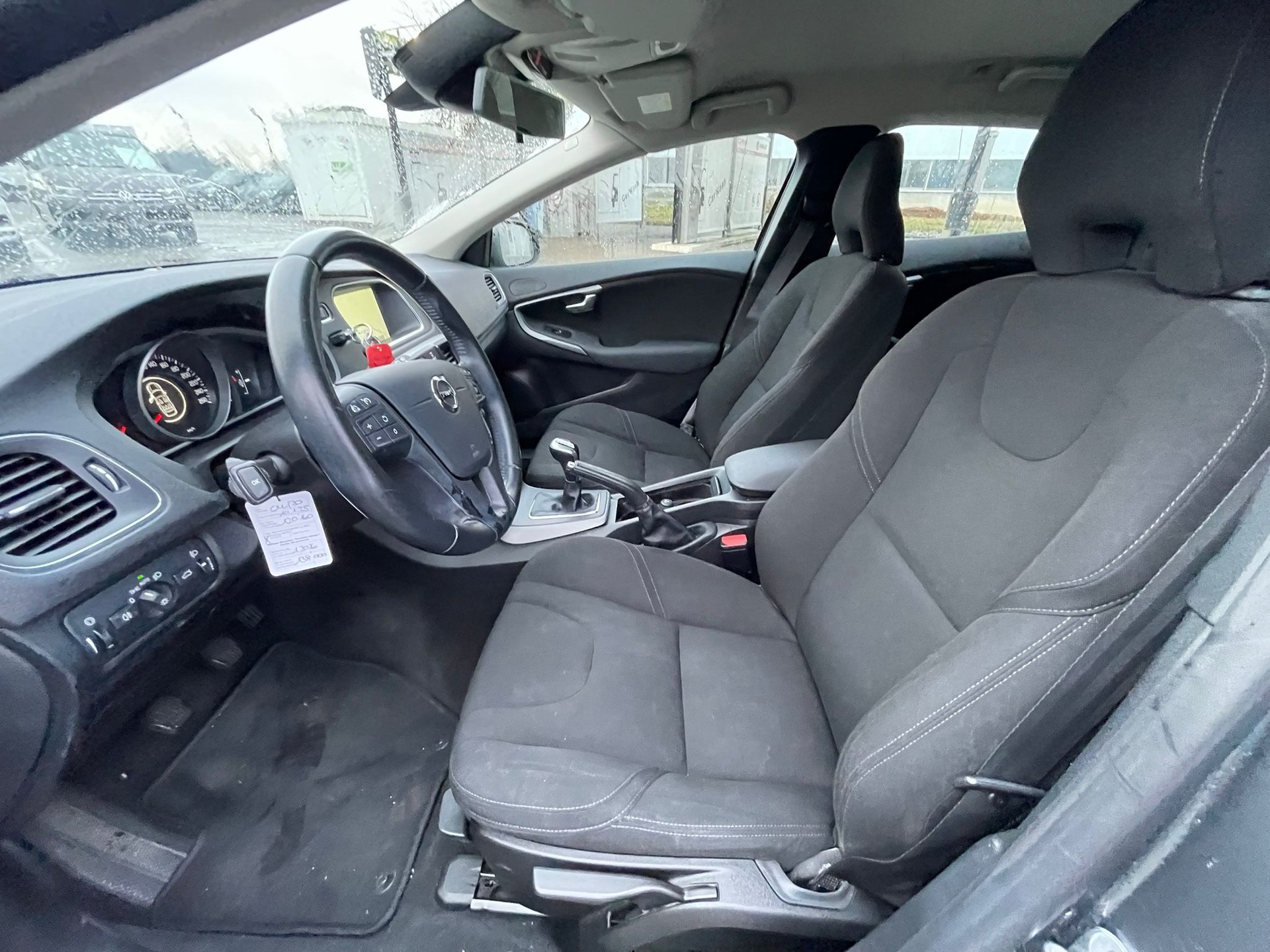 VOLVO V40 D2 Kinetic-image-9