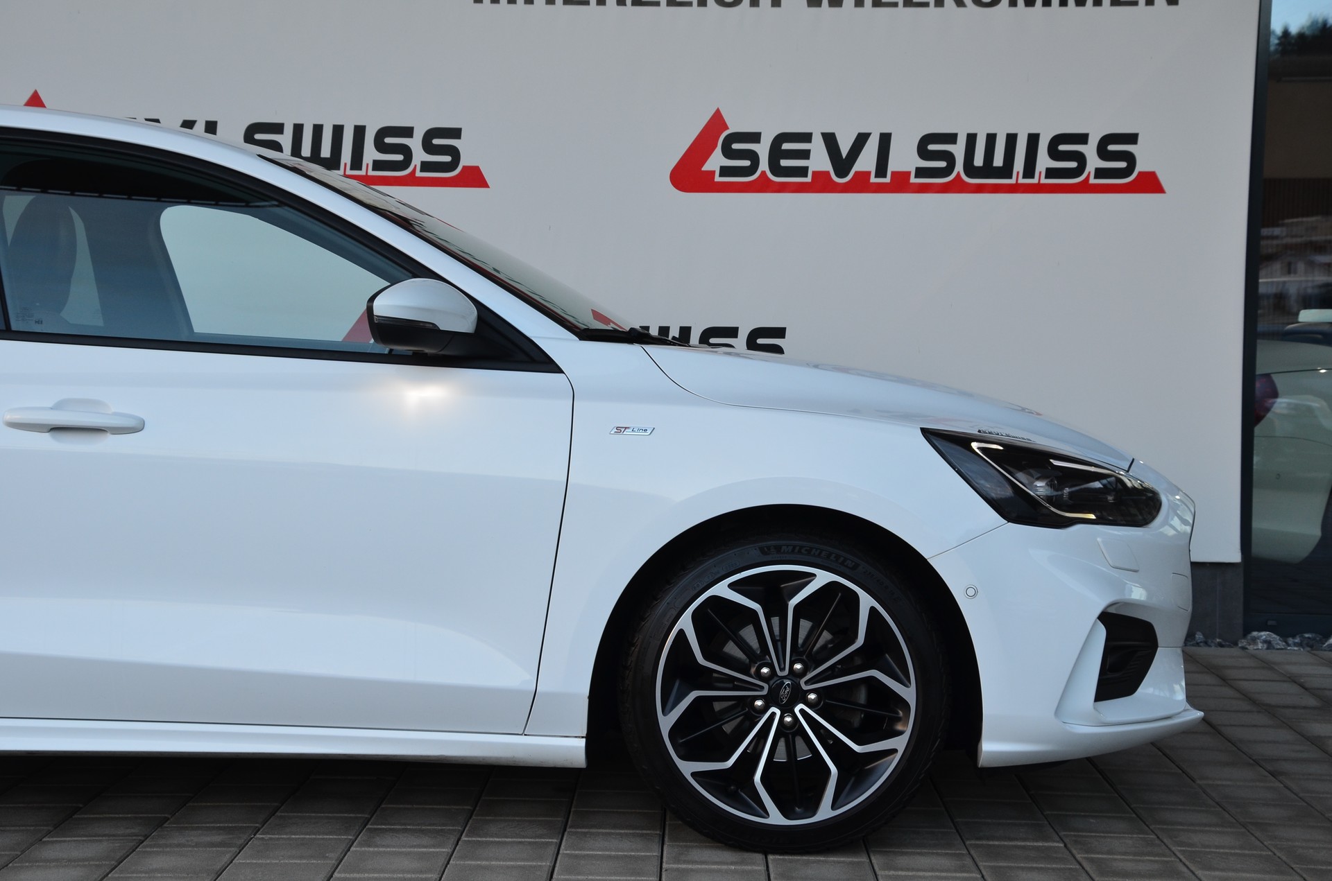 FORD Focus 1.0 SCTi ST Line*Aus erster Hand*Frisch ab MFK,1 Jahr oder 20'000km Garantie*-image-3