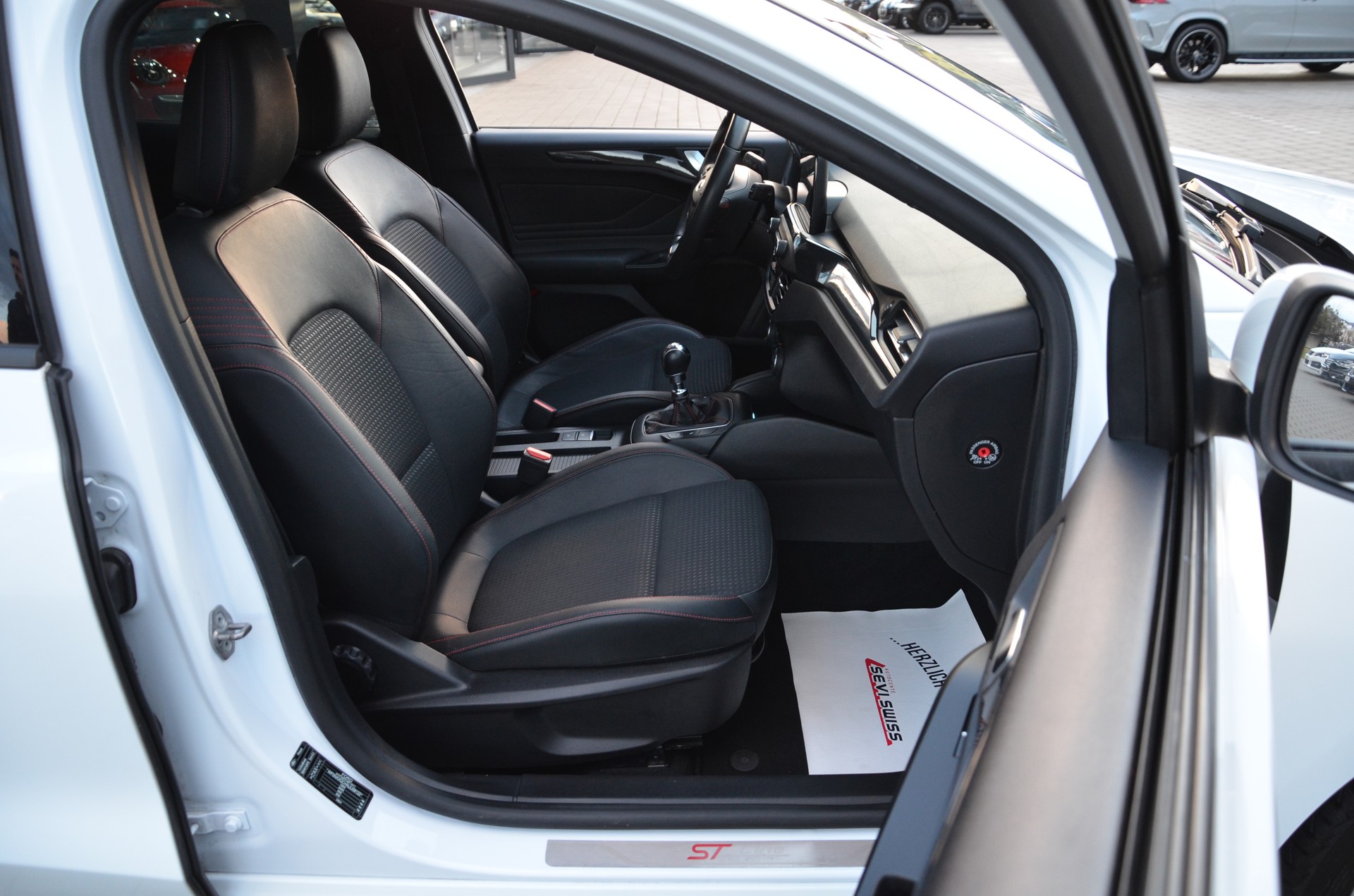 FORD Focus 1.0 SCTi ST Line*Aus erster Hand*Frisch ab MFK,1 Jahr oder 20'000km Garantie*-image-18
