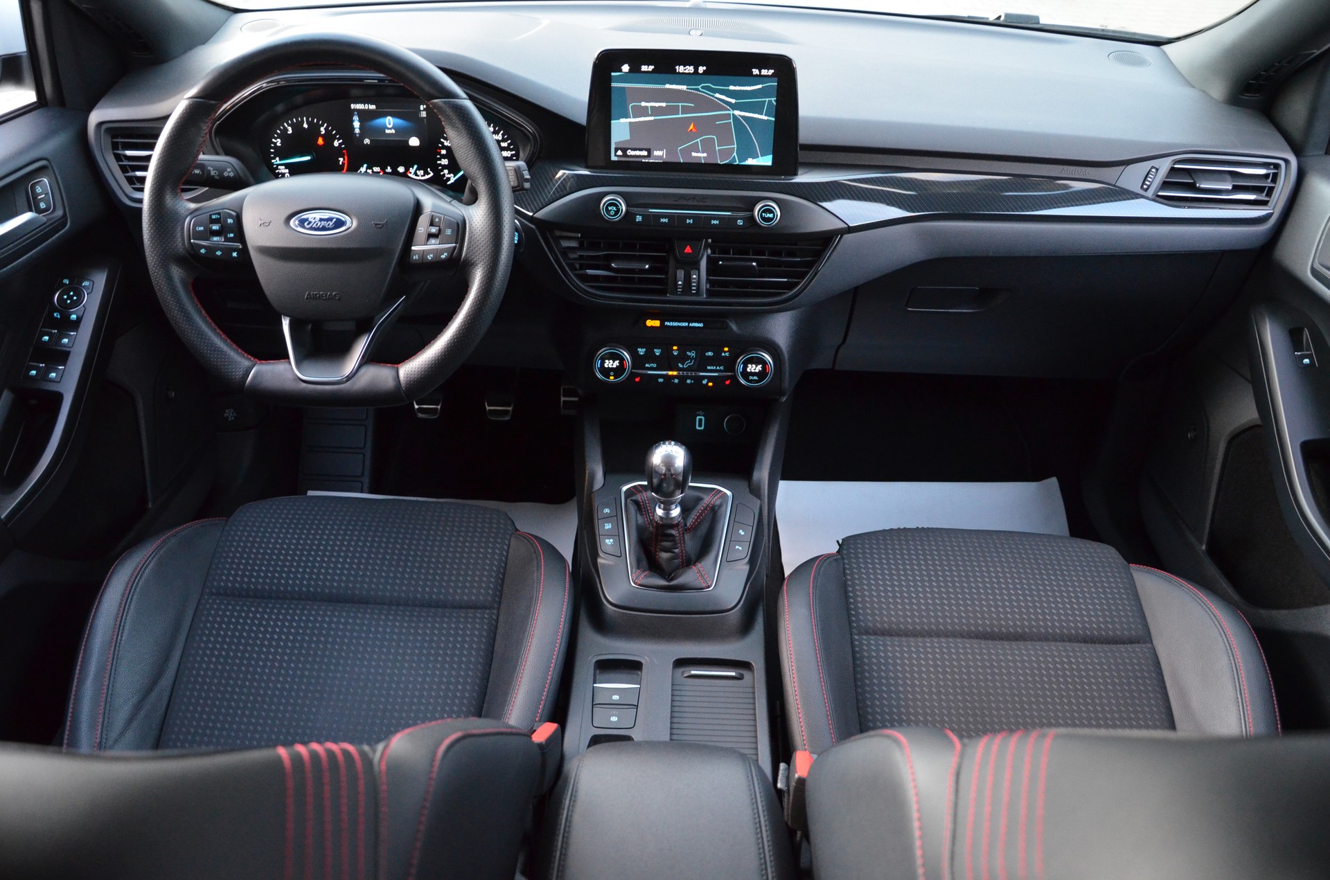 FORD Focus 1.0 SCTi ST Line*Aus erster Hand*Frisch ab MFK,1 Jahr oder 20'000km Garantie*-image-15