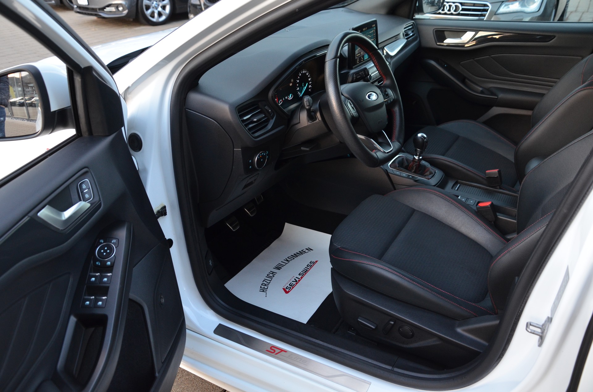 FORD Focus 1.0 SCTi ST Line*Aus erster Hand*Frisch ab MFK,1 Jahr oder 20'000km Garantie*-image-14