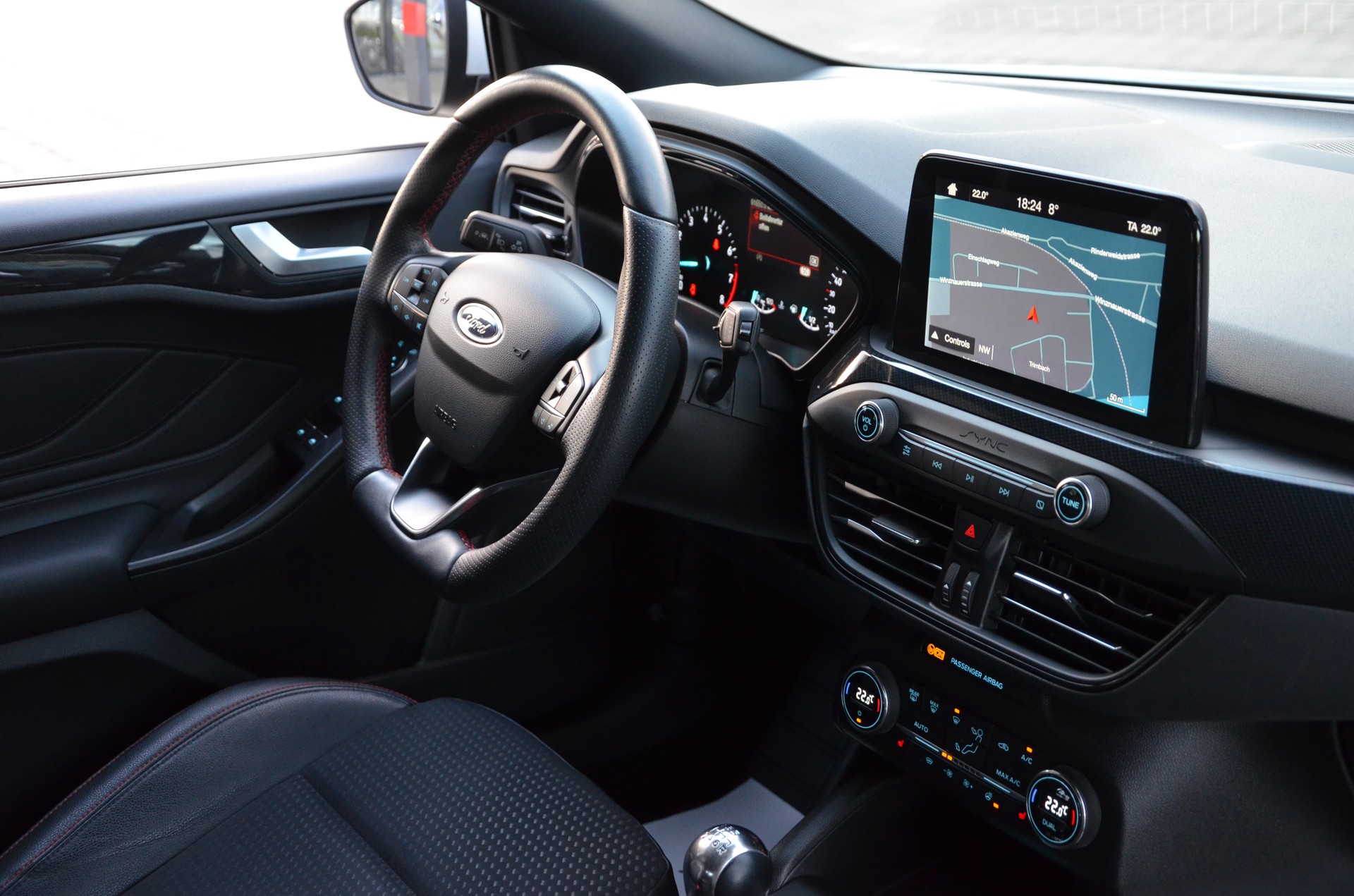 FORD Focus 1.0 SCTi ST Line*Aus erster Hand*Frisch ab MFK,1 Jahr oder 20'000km Garantie*-image-19