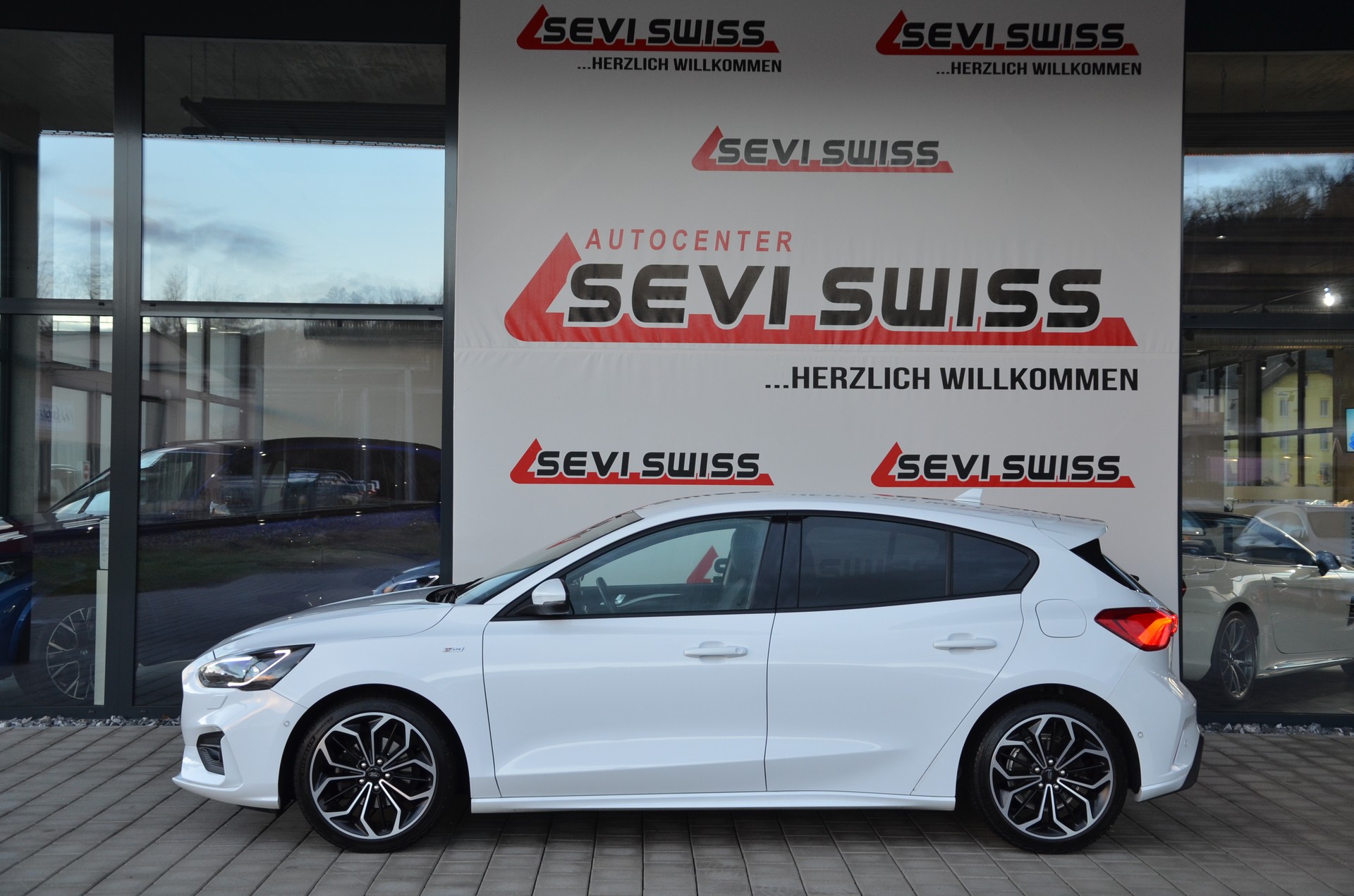 FORD Focus 1.0 SCTi ST Line*Aus erster Hand*Frisch ab MFK,1 Jahr oder 20'000km Garantie*-image-10