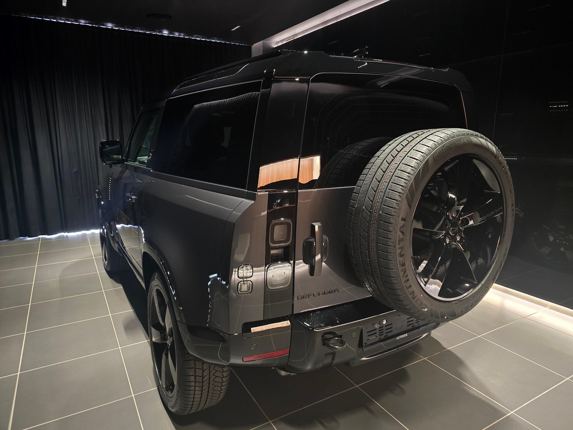 LAND ROVER Defender 90 3.0 D I6 350 X-Dynamic HSE-showroom-element-2