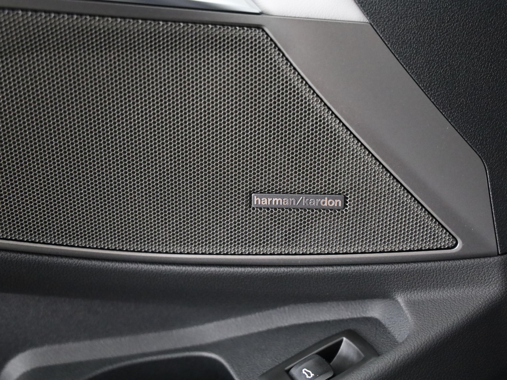 BMW M3 Competition xDrive-image-16