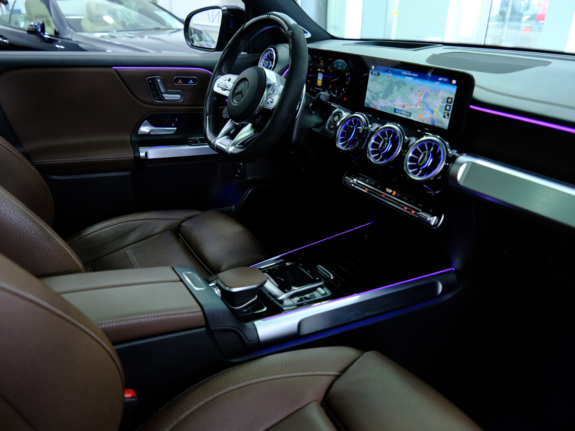 MERCEDES-BENZ GLB 35 AMG 4Matic 8G-Tronic-image-13