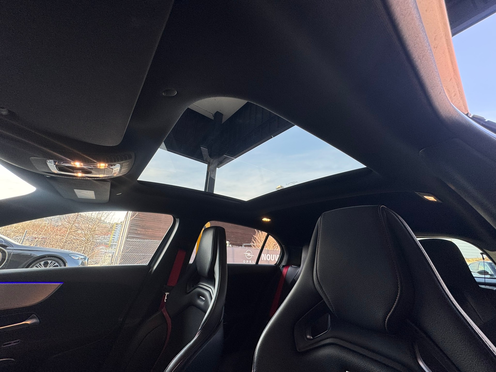 MERCEDES-BENZ A 35 AMG 4Matic Speedshift-image-9