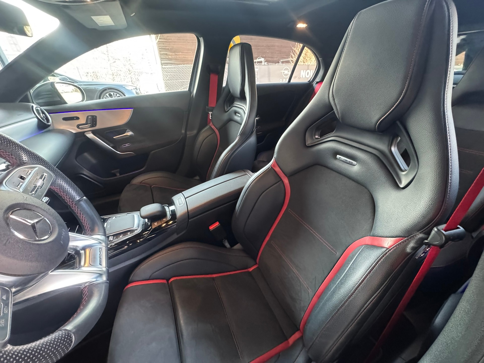 MERCEDES-BENZ A 35 AMG 4Matic Speedshift-image-4